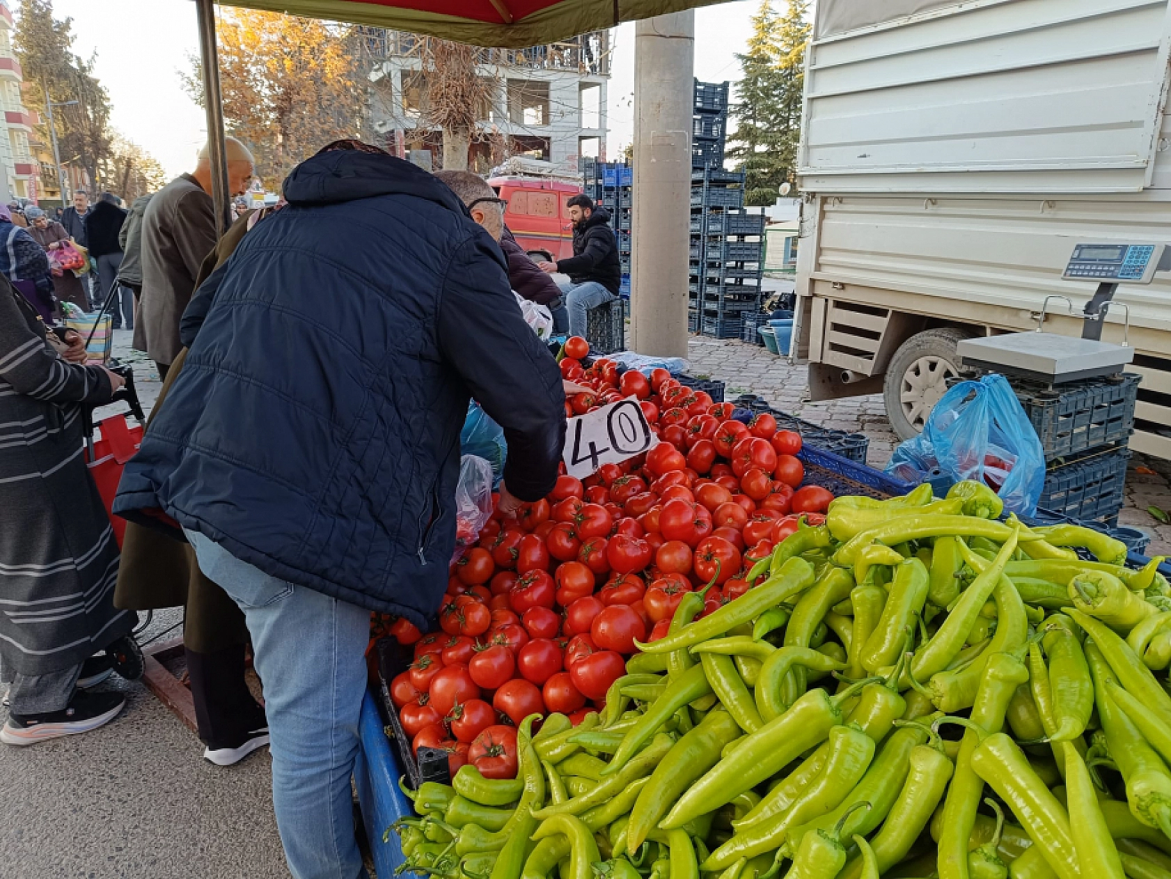 Malatya'da soğuk hava pazar fiyatını uçurdu: Domates, salatalık 50 lira…