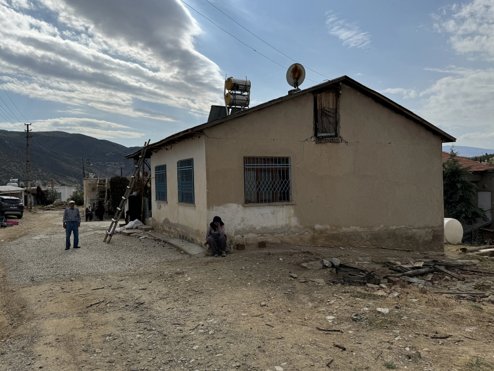 Komşuda Depremin Bilançosu: Kırsalda Evler Yıkıldı, Canlar Kurtuldu!