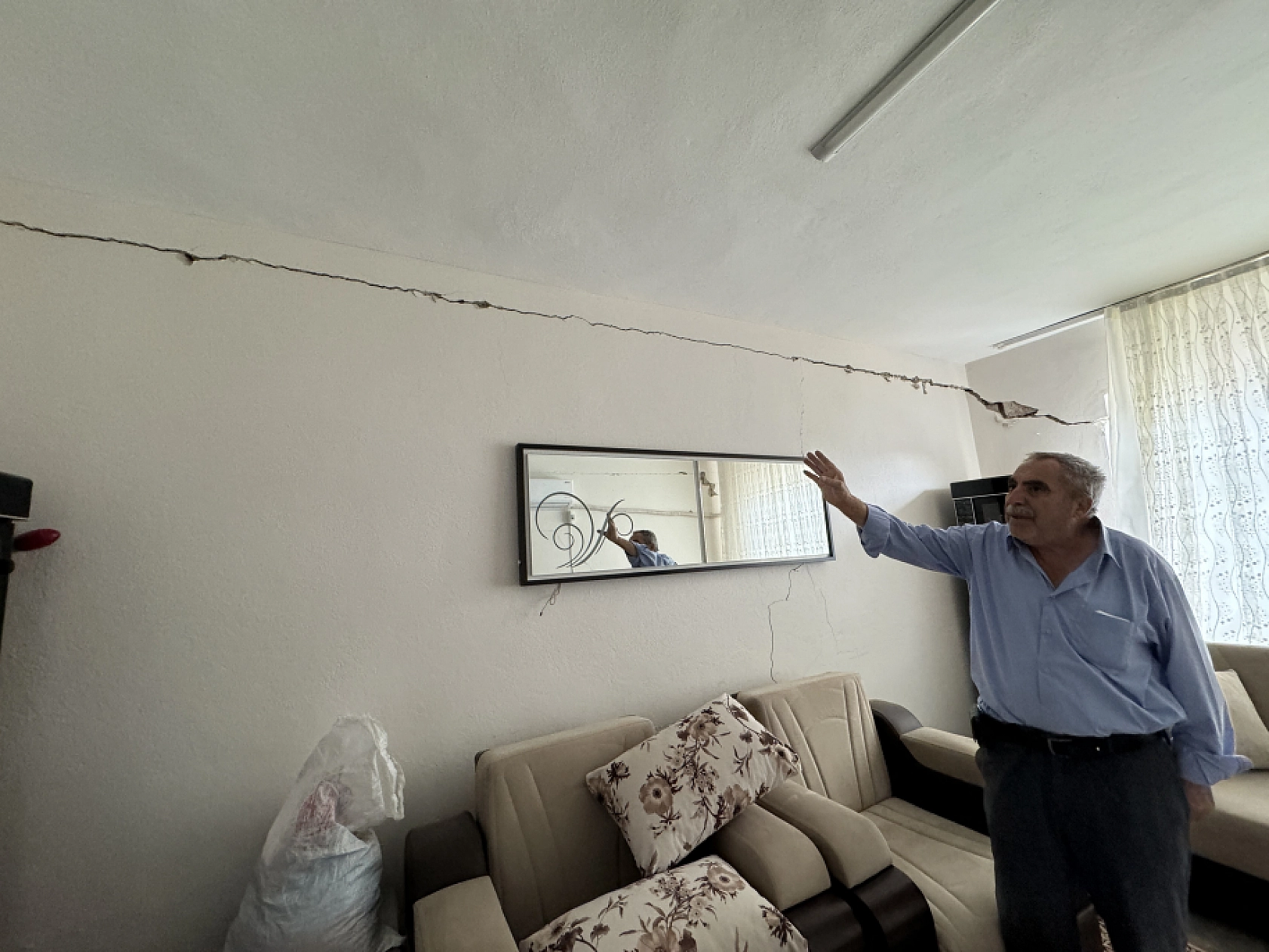 Komşuda Depremin Bilançosu: Kırsalda Evler Yıkıldı, Canlar Kurtuldu!