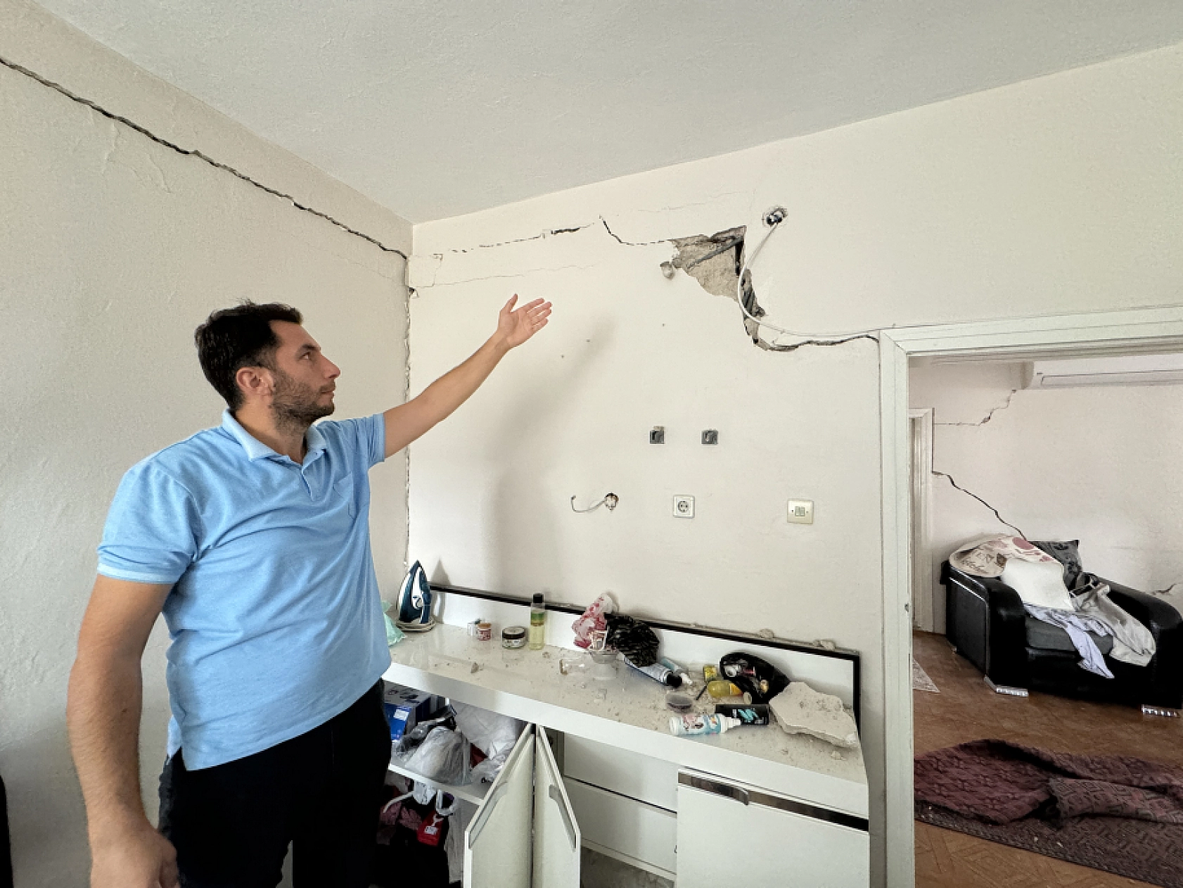 Komşuda Depremin Bilançosu: Kırsalda Evler Yıkıldı, Canlar Kurtuldu!