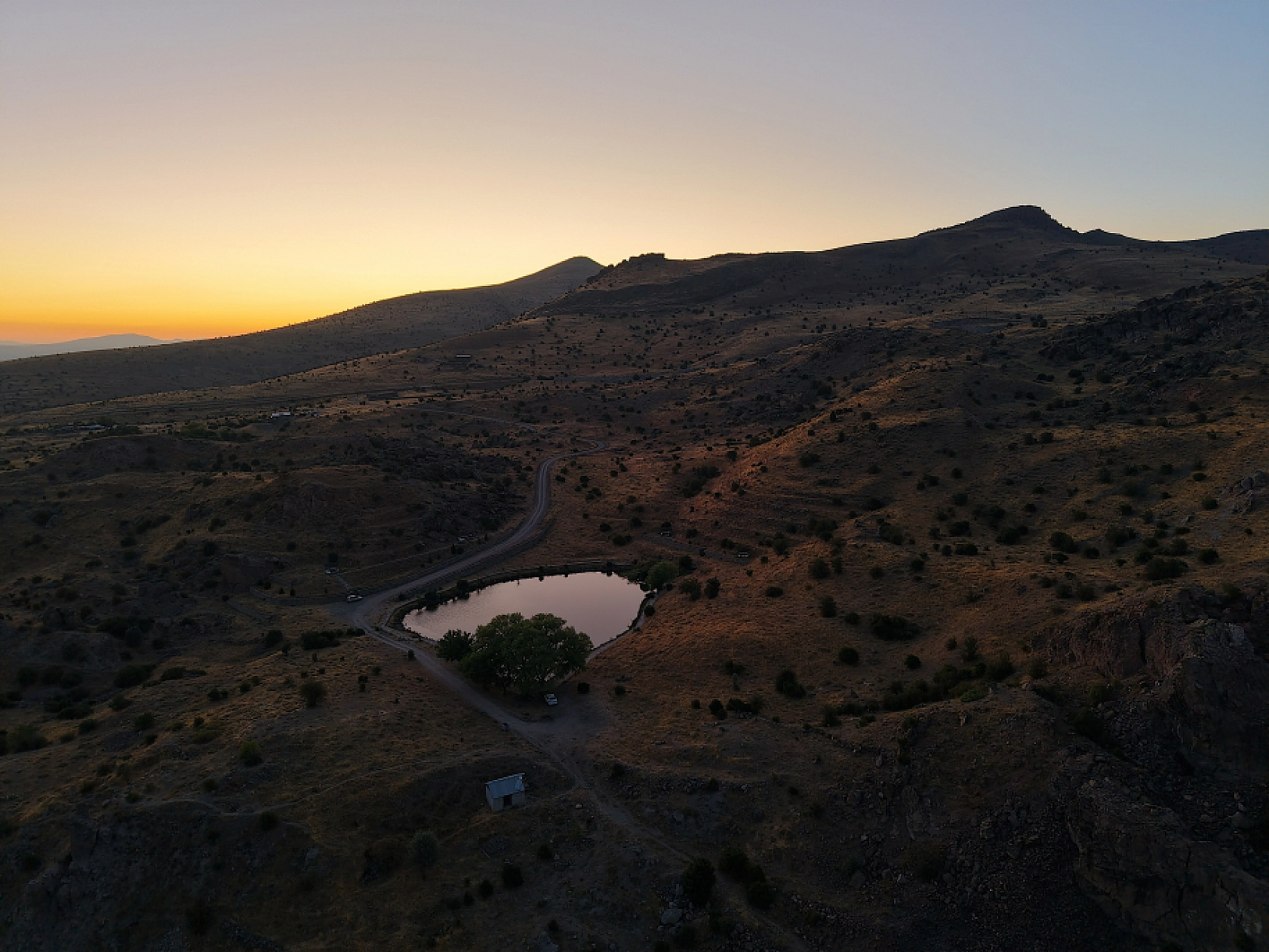 Dipsiz Göl'de gün batımı büyüledi