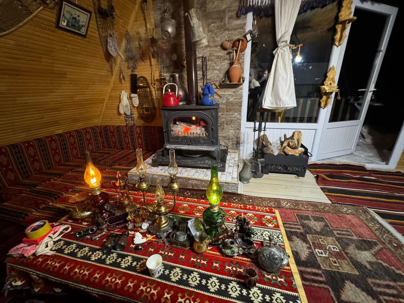 Bin 600 Rakımda Antika Eşyalarla Bungalov Ev Görenleri Hayran Bırakıyor!