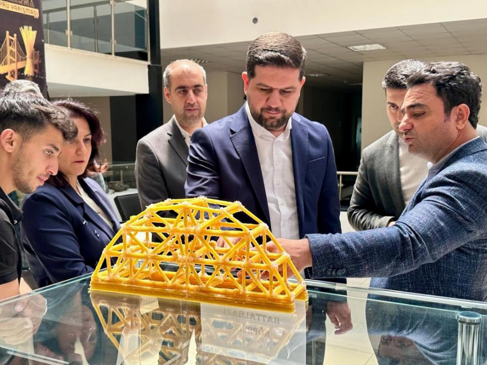 Malatya'da çubuk makarna ile mühendislik şovu
