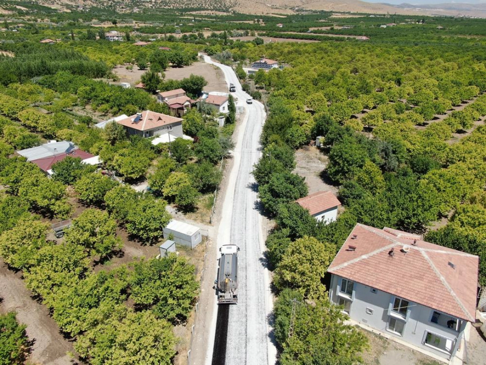 Kırsalda ulaşım rahatladı: Malatya'da binlerce metrelik yol yenilendi