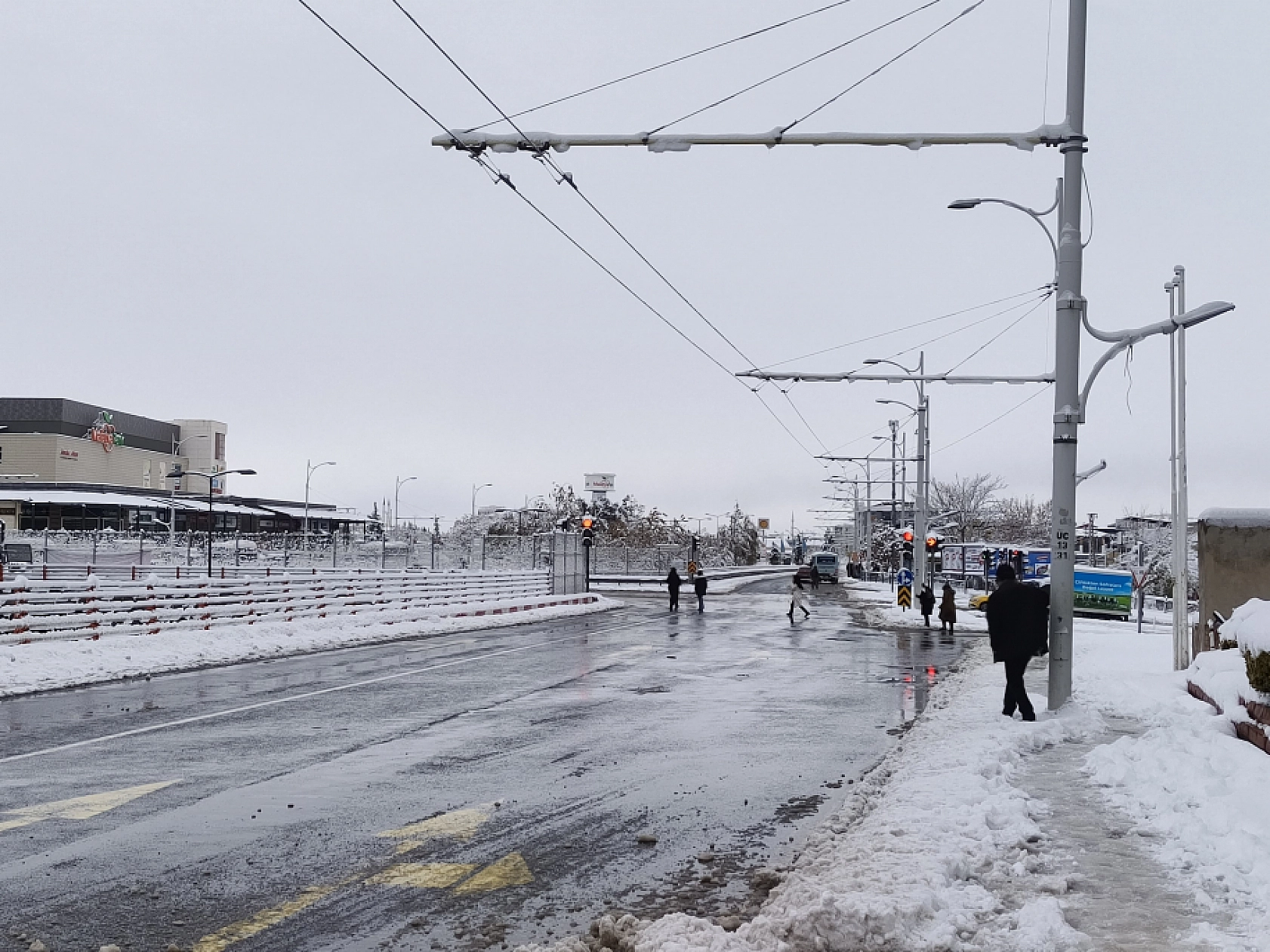 Meteoroloji Uyardı: Kara Kış Geri Geliyor! Buzlanma ve Dona Dikkat..!