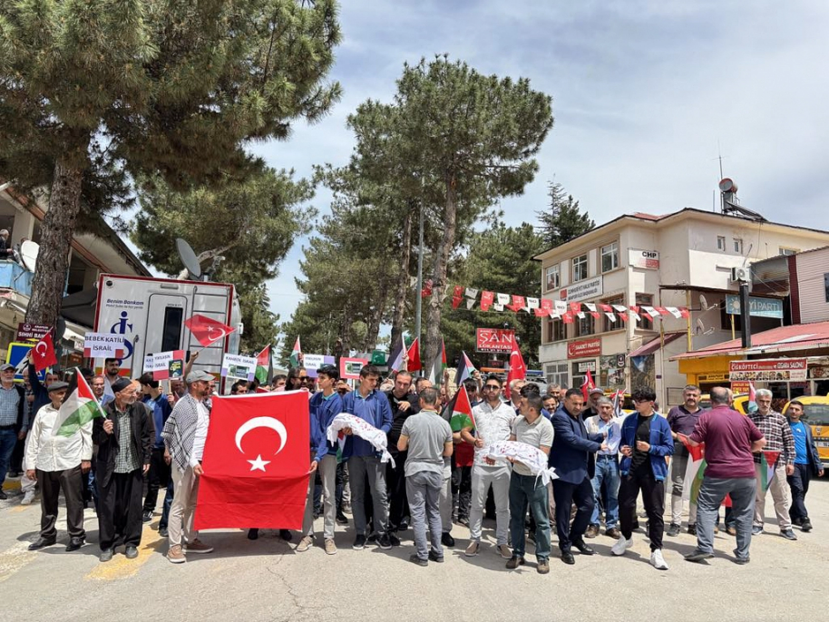 Arapgir'den Gazze'ye vefa: Gıyabi cenaze namazı ve sessiz yürüyüş düzenlendi
