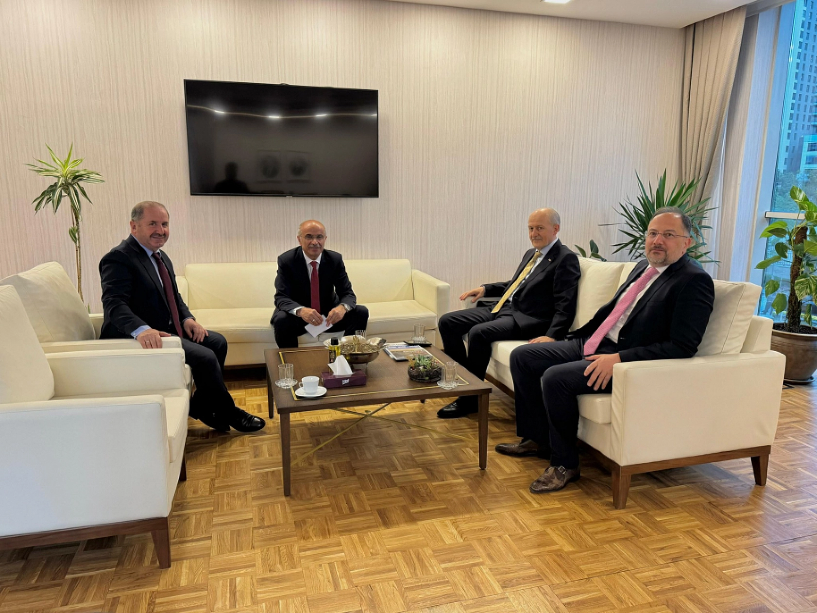 Er, borcun çaresini Ankara'da arıyor..!