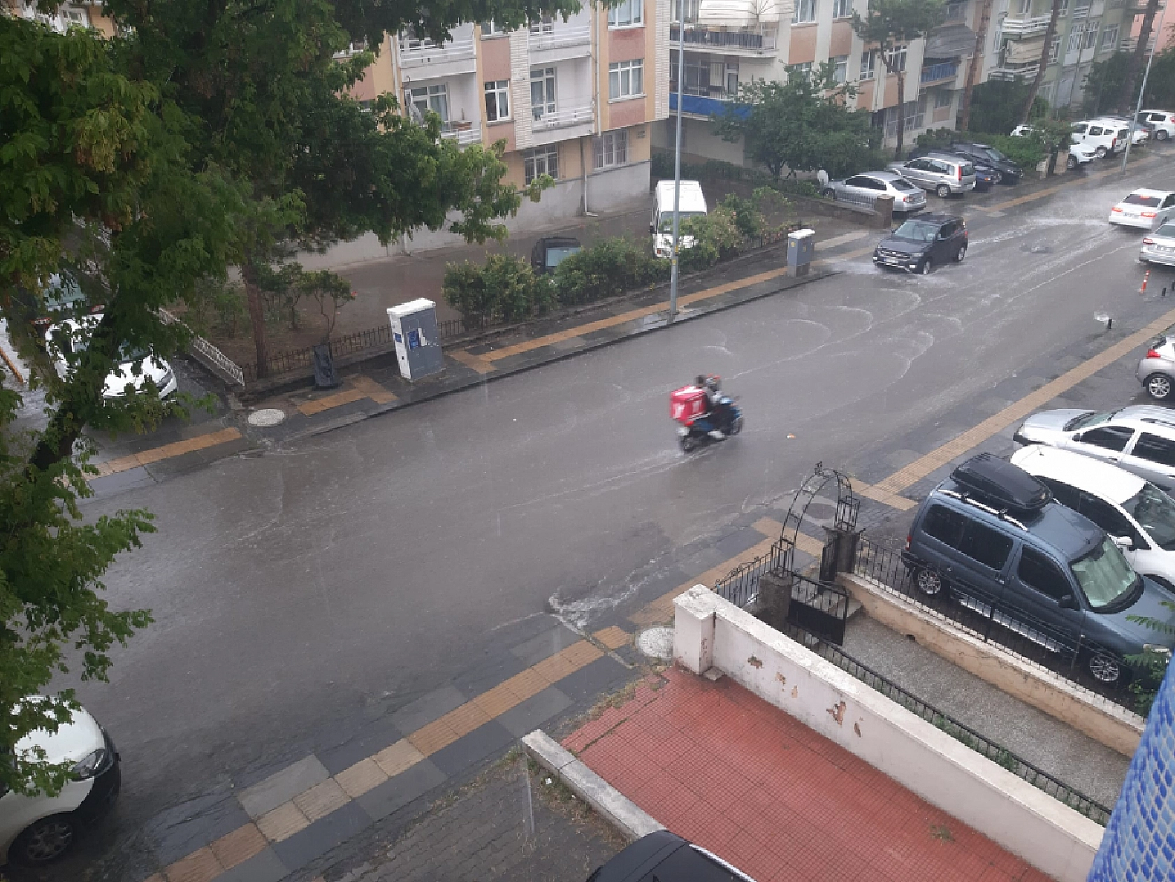 Ankara'da Yağmur, Malatya'da Deprem İronisi..!