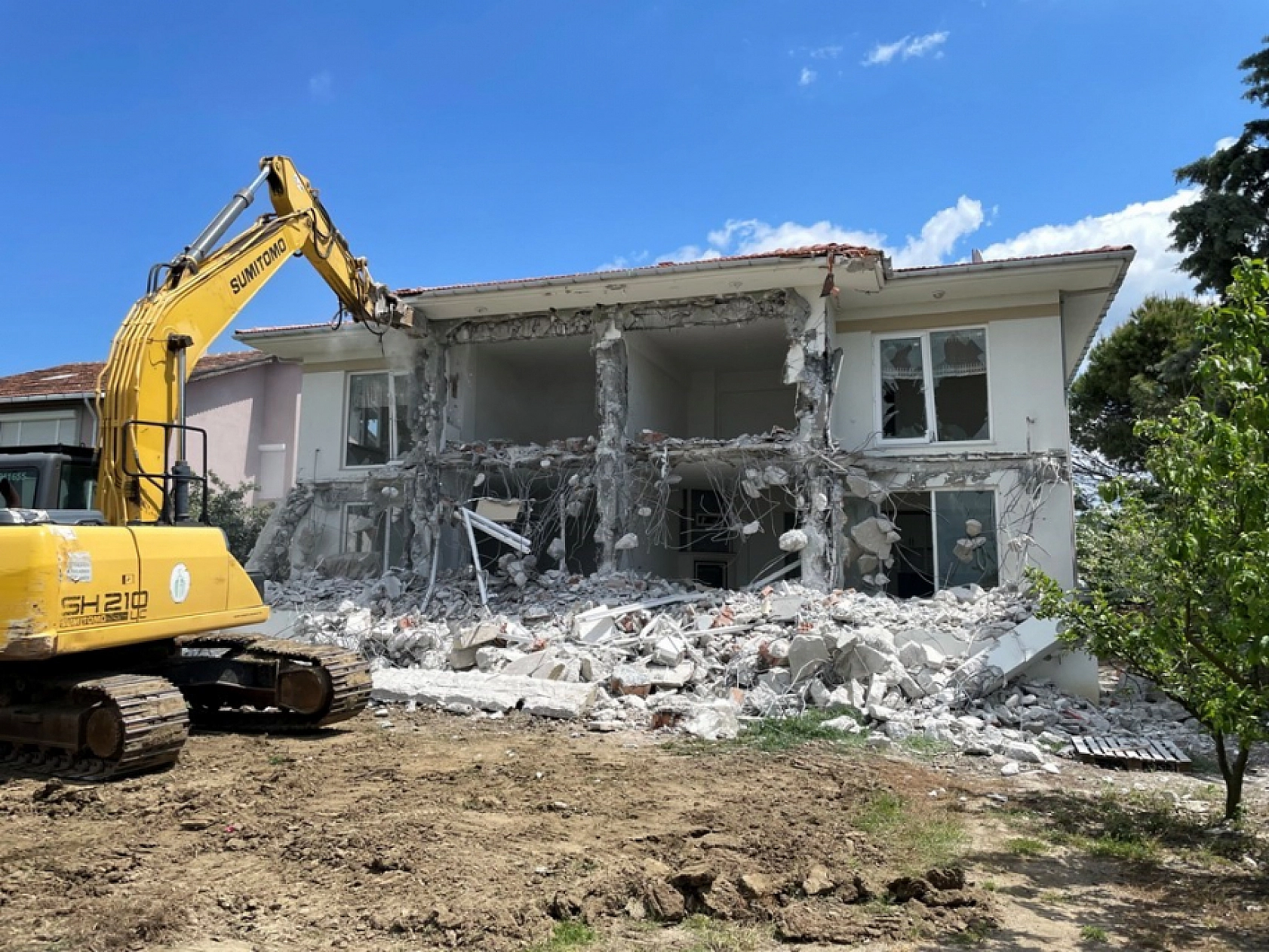 Yetki Verildi: TOKİ İzinsiz Yapıları Yıkacak!