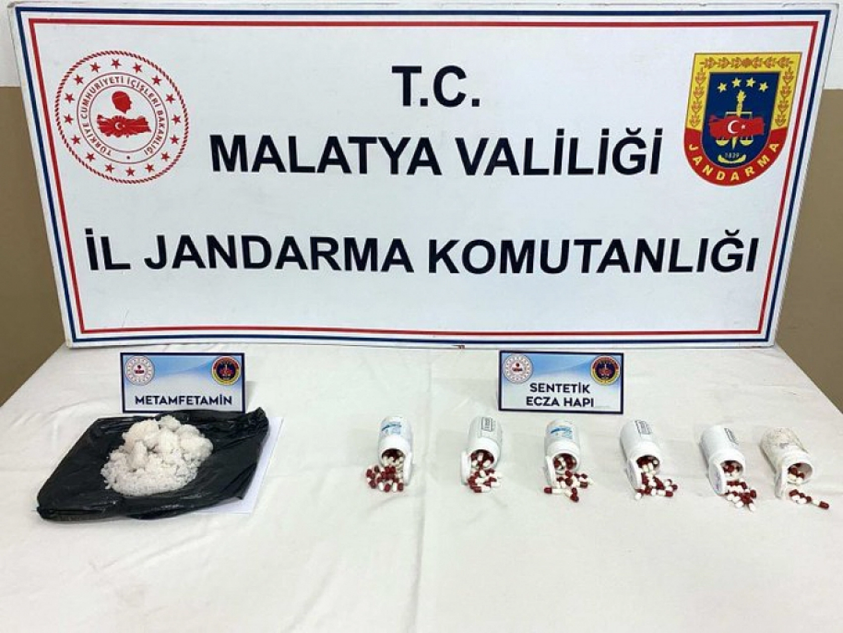 Vali Yavuz duyurdu: Malatya'da bir mahalle onlarca uyuşturucu ele geçirildi…