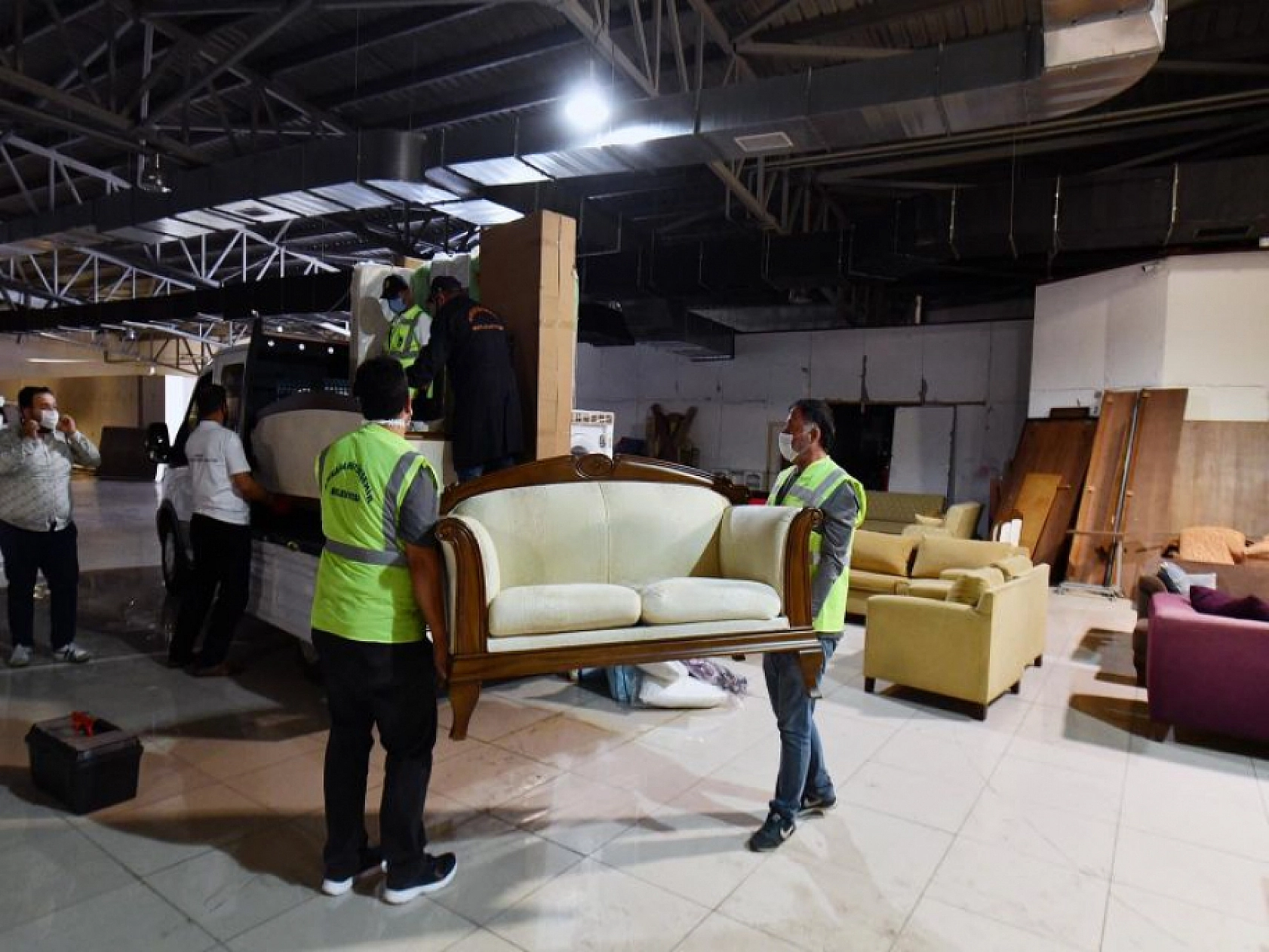 Elbistan'da Eşya Yardımı Yapıldı: Malatya'ya Yardım Yapılacak mı?