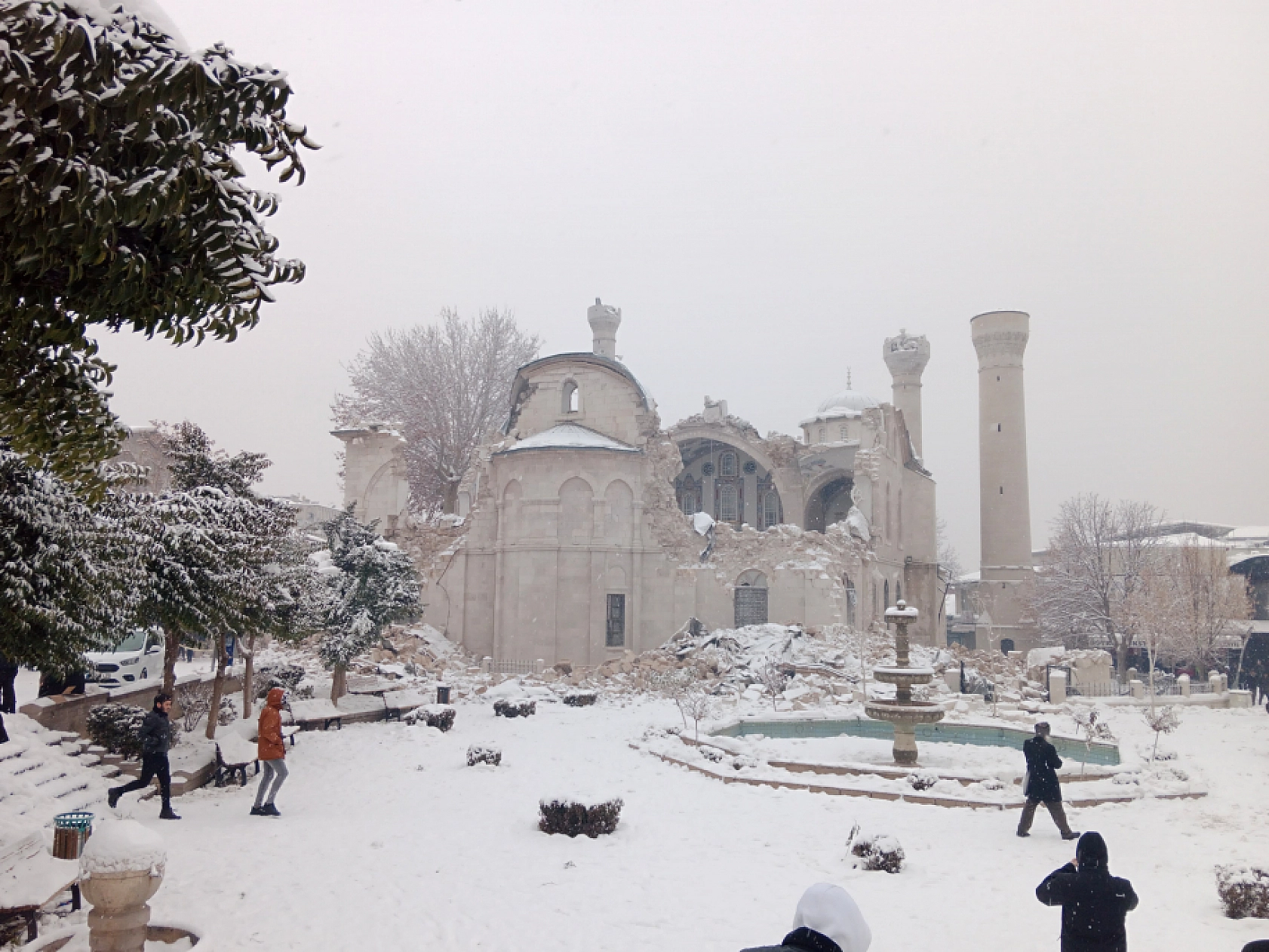 Malatya'da Bilirkişi Raporu Açığa Çıkardı: 3'ü Çocuk 7 Kişinin Hayatını Kaybettiği Otele 5'inci Kat İlave Edilmiş...!