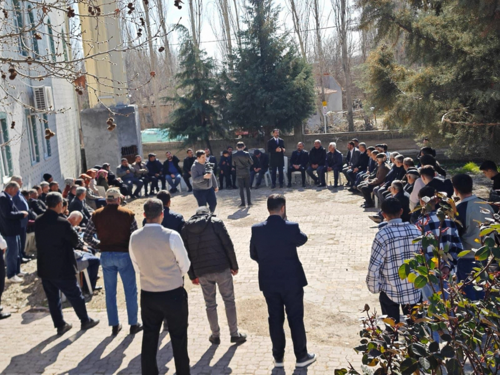 Makama değil hizmetkarlığa talibiz
