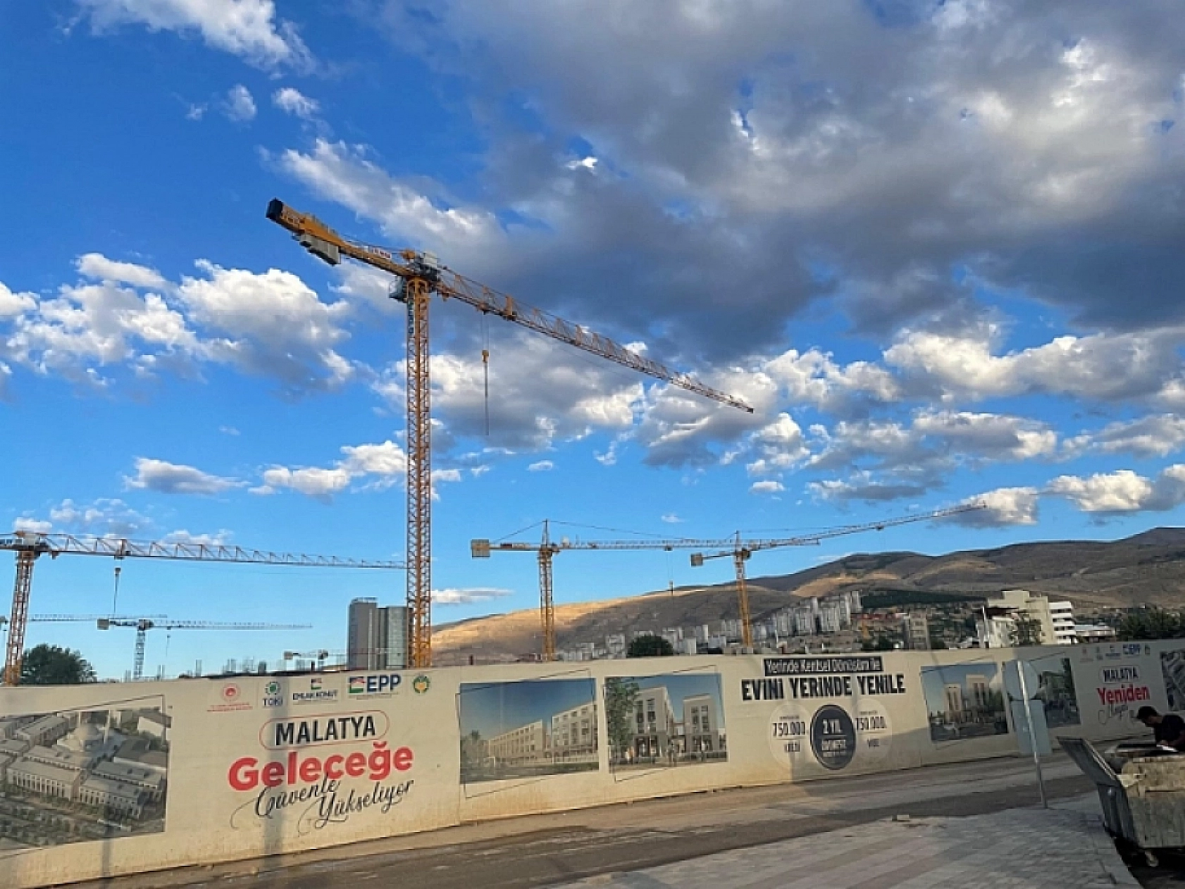 Malatya Çarşı Merkezi'nde Gecikme Nedeni Meğer Alt Yapı Üst Yapı Değilmiş! Bakın Neymiş....