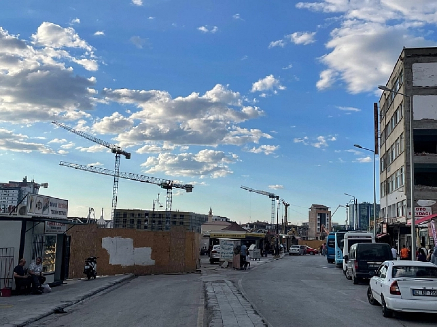 Malatya Çarşısı geciktikçe gecikiyor! 'Mart dediler nisan oldu, nisan dediler temmuz oldu'