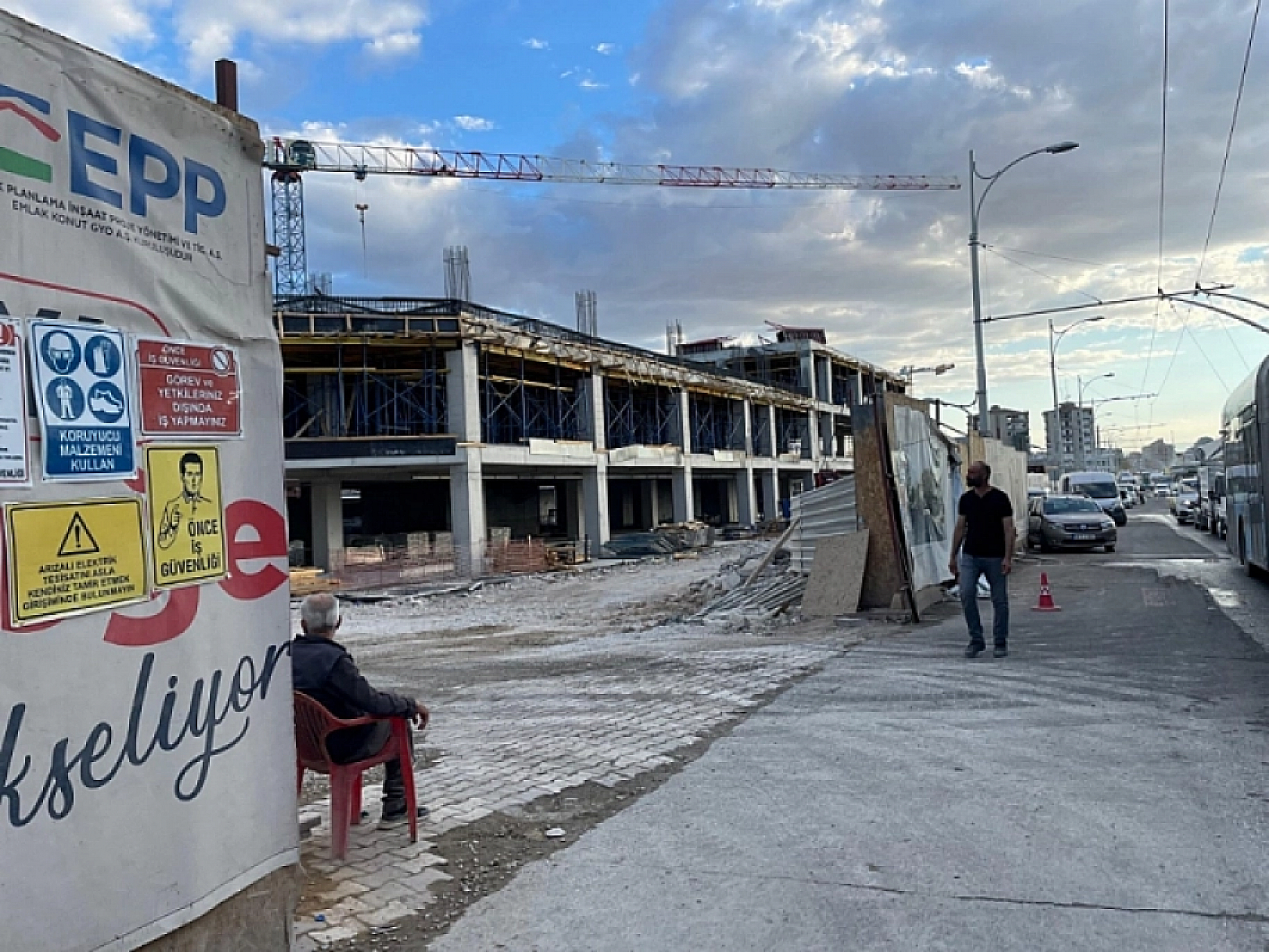 Malatya Çarşısı geciktikçe gecikiyor! 'Mart dediler nisan oldu, nisan dediler temmuz oldu'