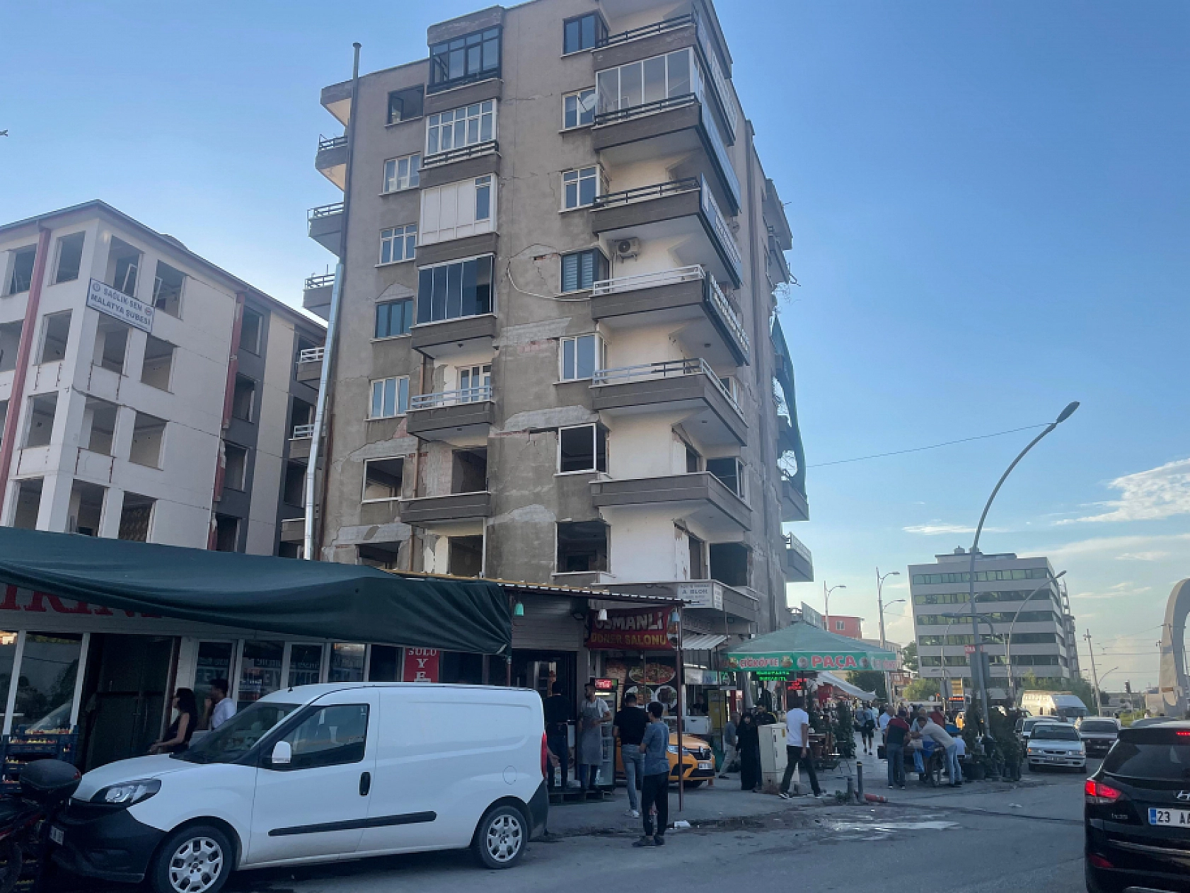 Rezerv Alan İlan Edilmişti. Depremzede Esnaf, Yeni İş Yerlerini Bekliyor...