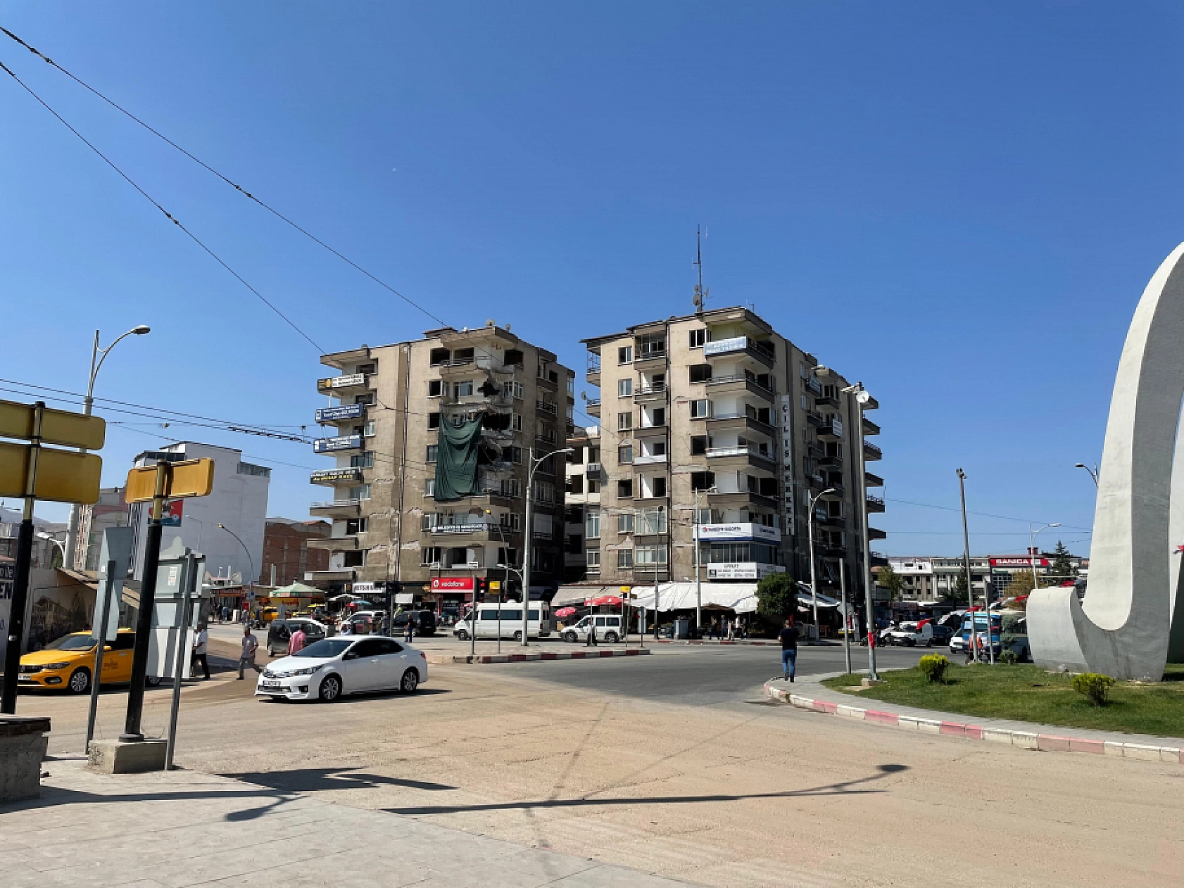 Rezerv Alan İlan Edilmişti. Depremzede Esnaf, Yeni İş Yerlerini Bekliyor...