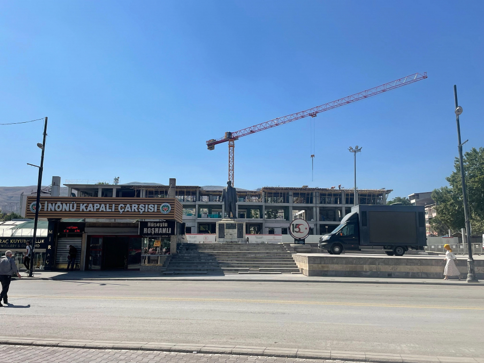 Malatya'da Bir Yıl Önce İnşasına Başlandı.. Halen Temelinden Su Çıkıyor..!