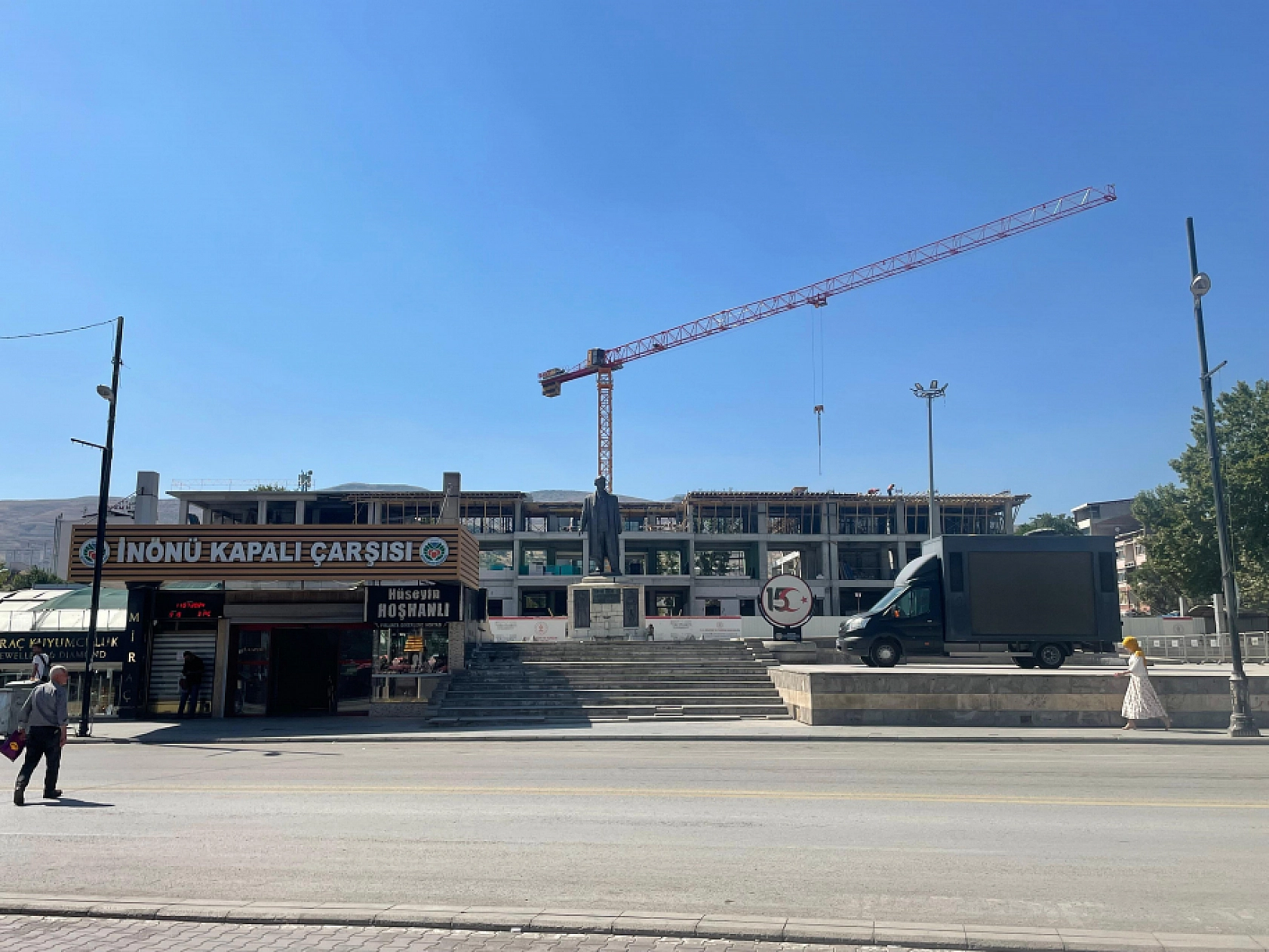 Malatya'da Bir Yıl Önce İnşasına Başlandı.. Halen Temelinden Su Çıkıyor..!