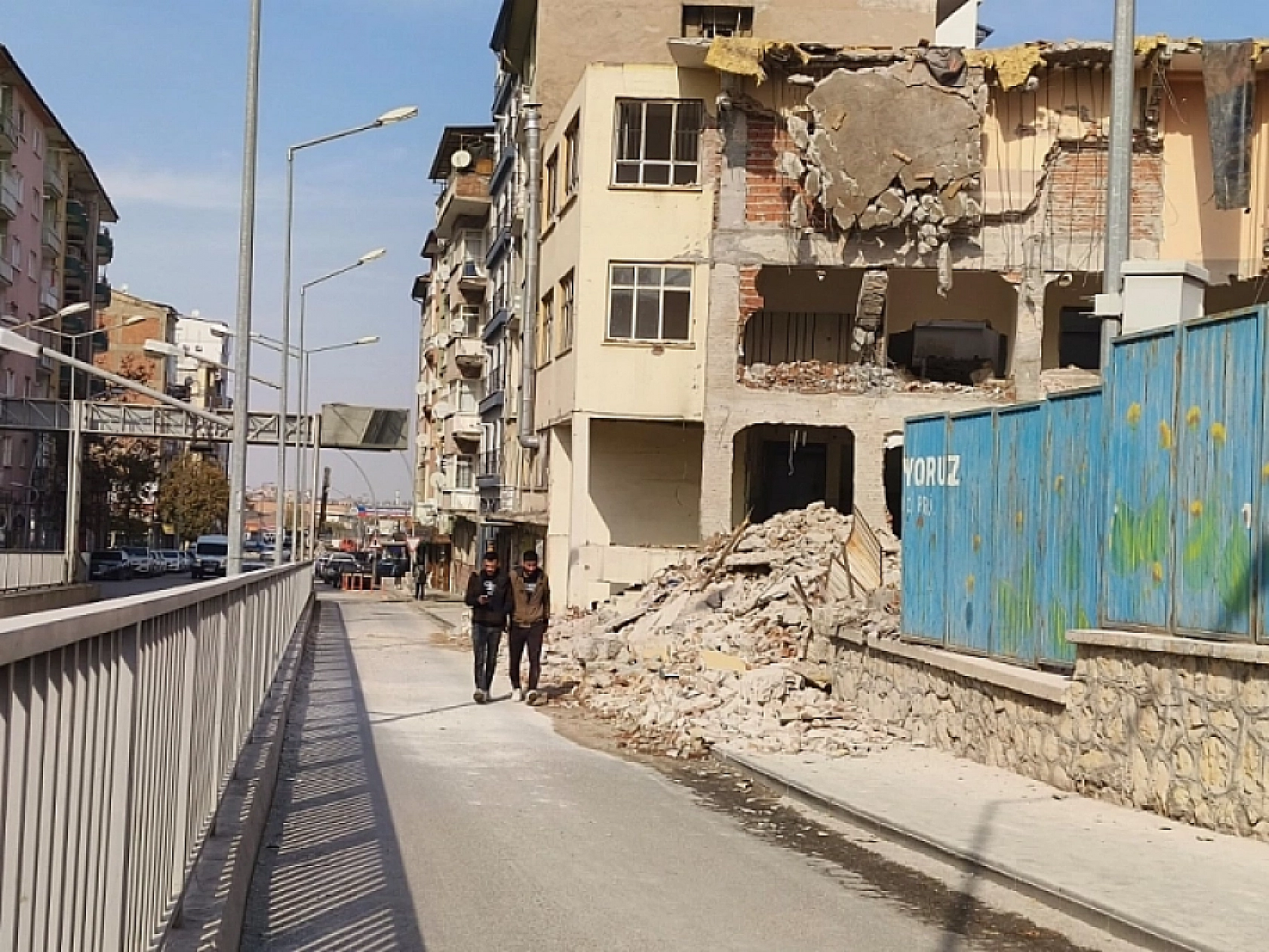 Haber Sonrası 'Şerit Çekildi, Yol Trafiğe Kapatıldı'