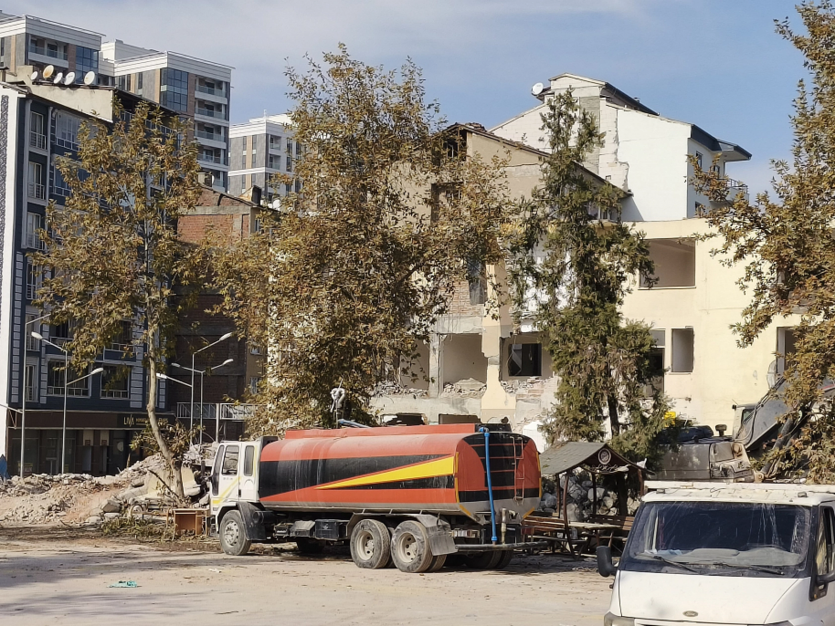 Malatya'da Yıkım Sırasında Güvenlik Önlemi Hiçe Sayıldı.. İhmalkarlığın Sorumlusu Kim?