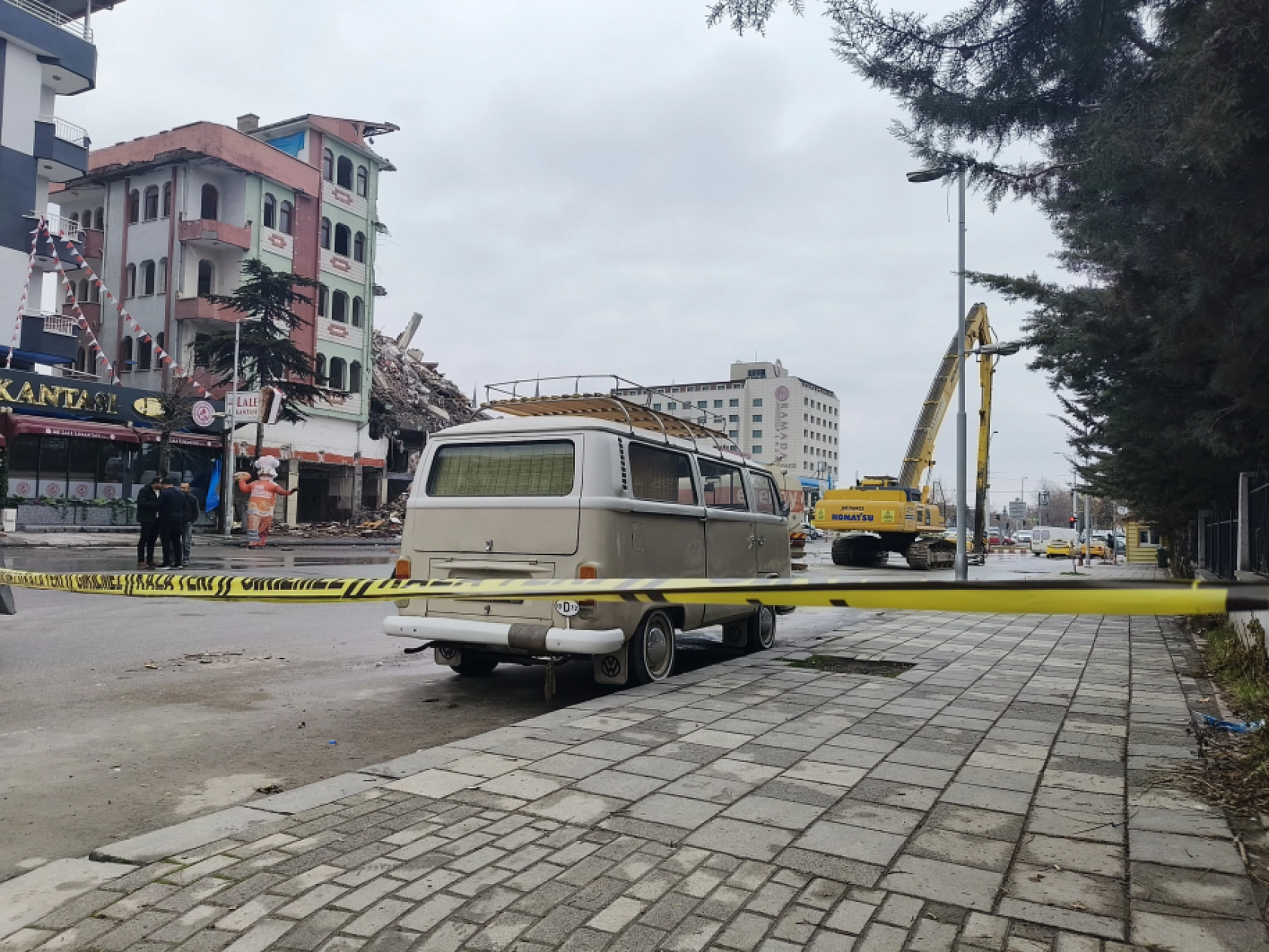 Malatya'da Devam Ediyor: 5 Katlı Bina Yıkılıyor!