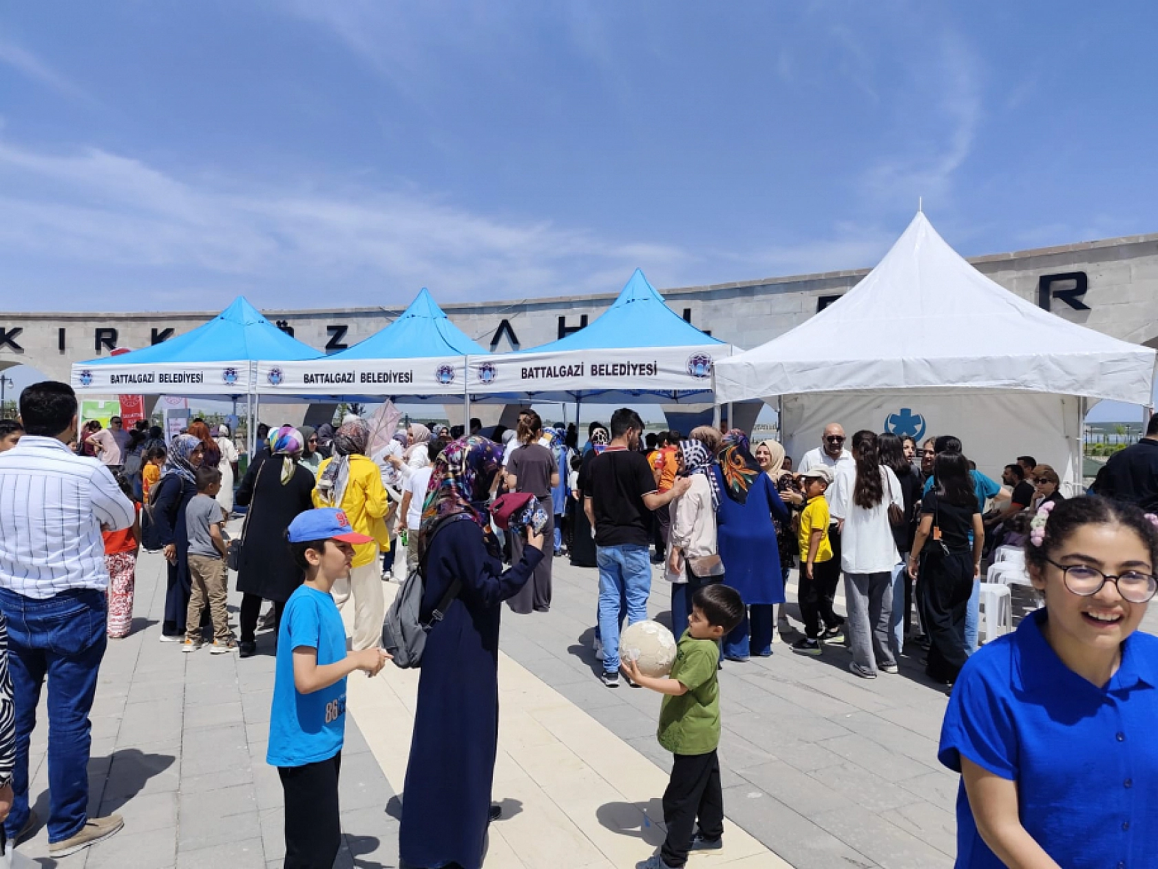 Sağlık İçin Pedallar Çevrildi, Uçurtmalar Uçuruldu