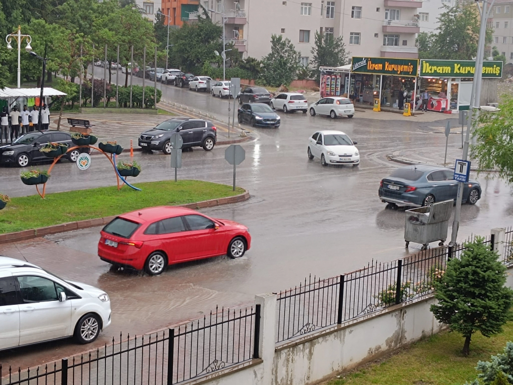 Meteoroloji Uyarmıştı... Etkili olmaya başladı! Malatya bugün de göle dönecek mi!?