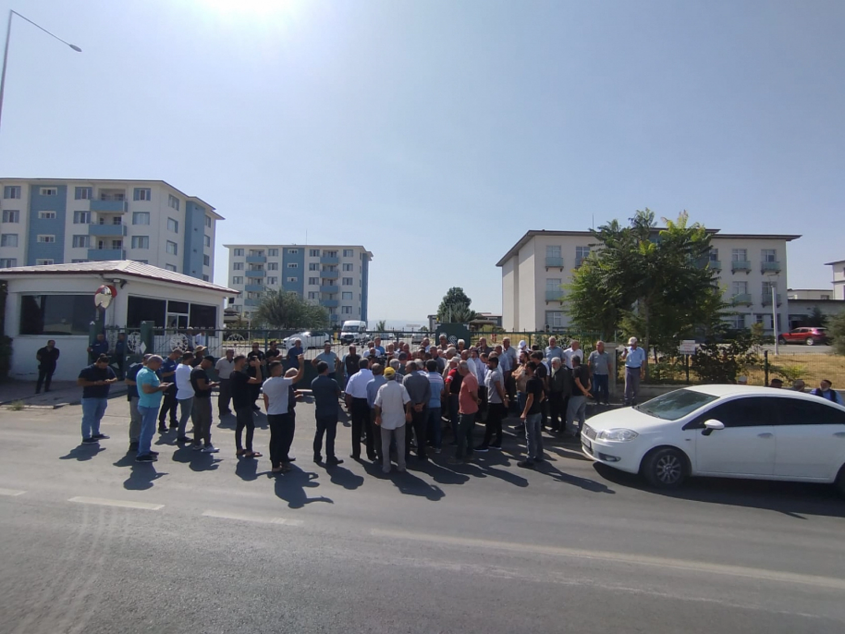 Malatya'da sulama krizi büyüyor! Çiftçilerden DSİ önünde protesto