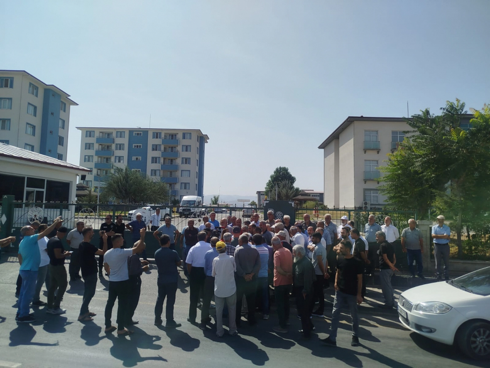 Malatya'da sulama krizi büyüyor! Çiftçilerden DSİ önünde protesto