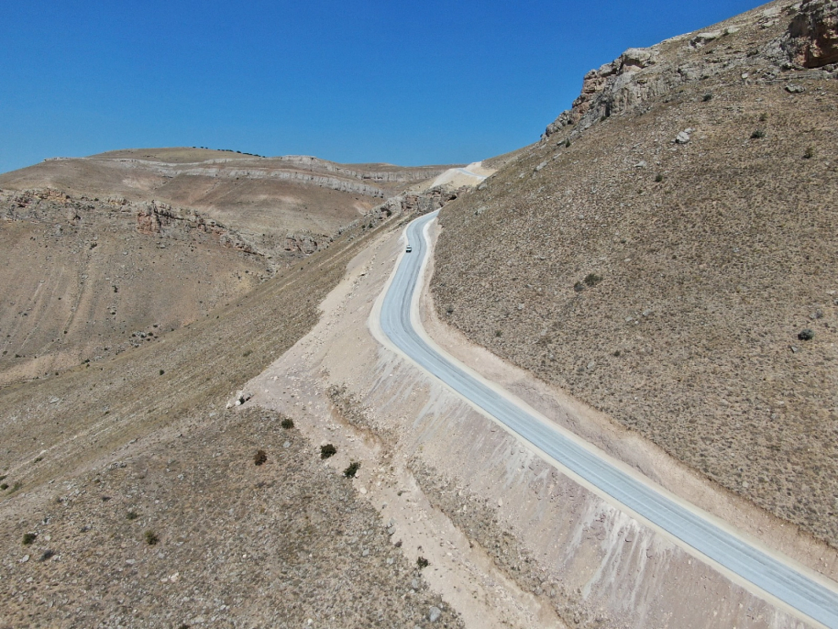 Deprem ulaşıma kapatmıştı: Malatya'da dağlar delindi, yol açıldı
