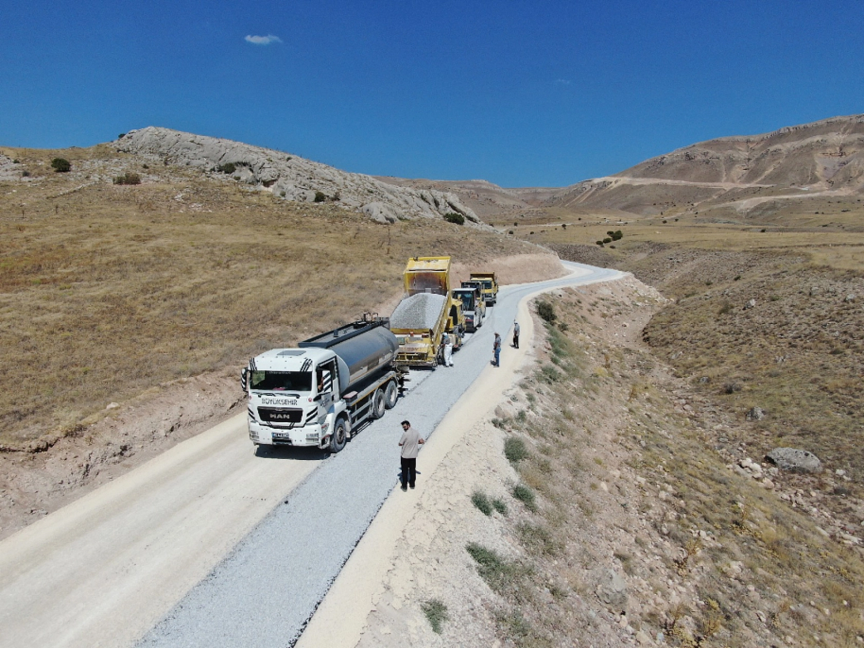 Deprem ulaşıma kapatmıştı: Malatya'da dağlar delindi, yol açıldı