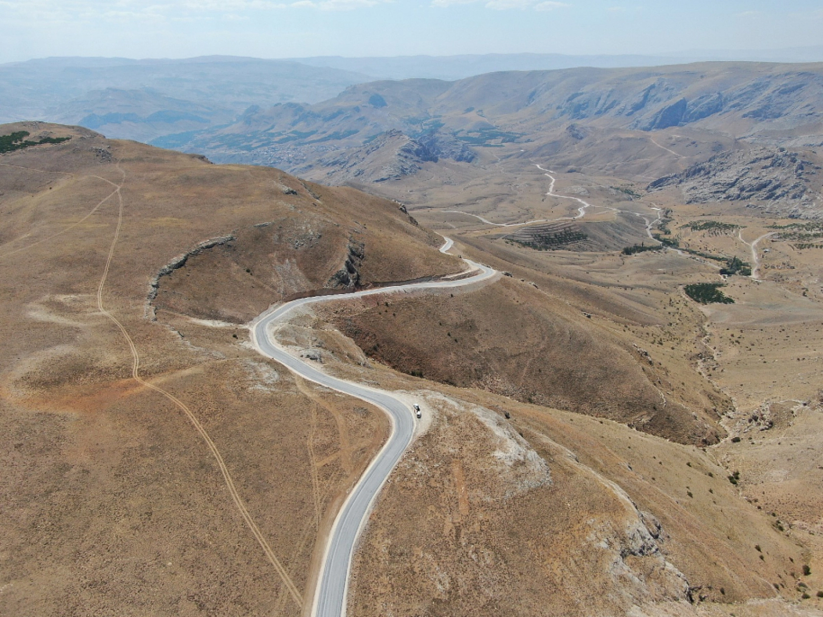 Deprem ulaşıma kapatmıştı: Malatya'da dağlar delindi, yol açıldı