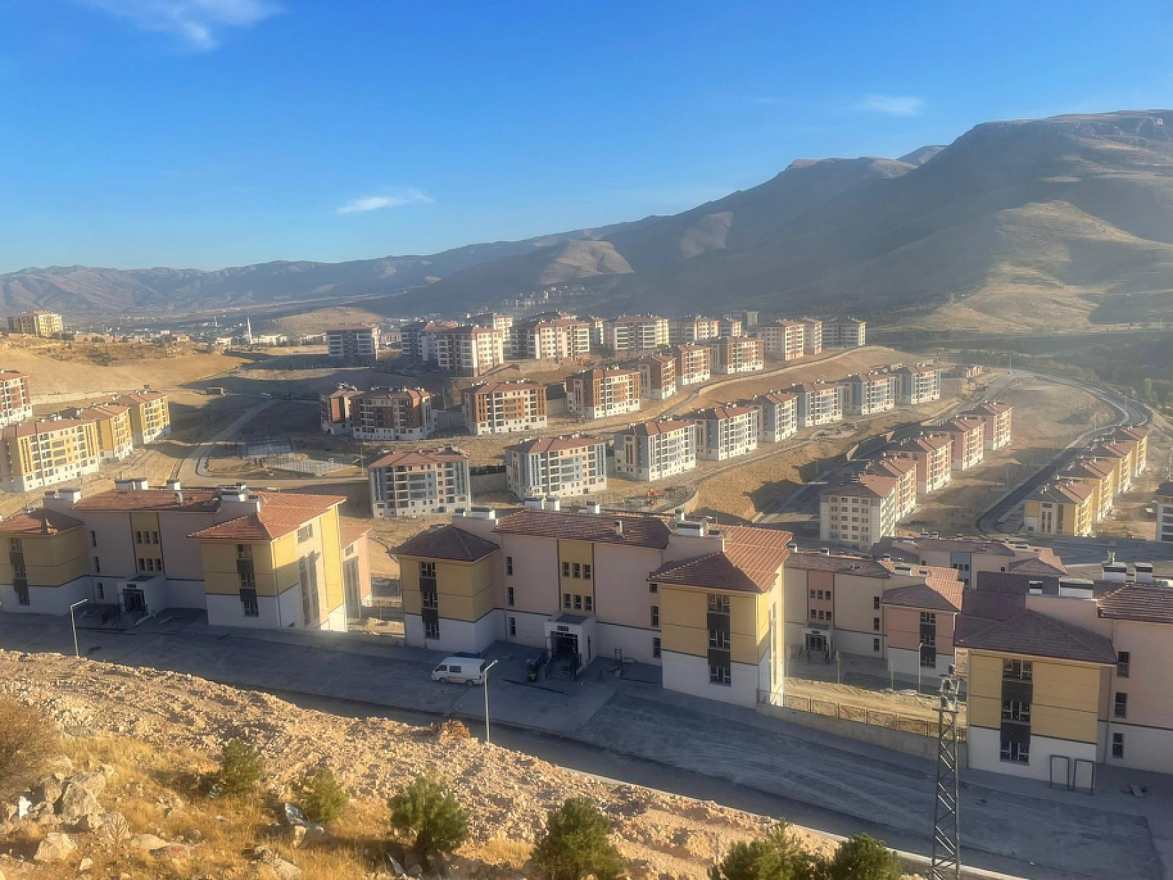 Rezerv alanlarda konut teslimatı neden gecikti? Vali Yavuz sebebi açıkladı