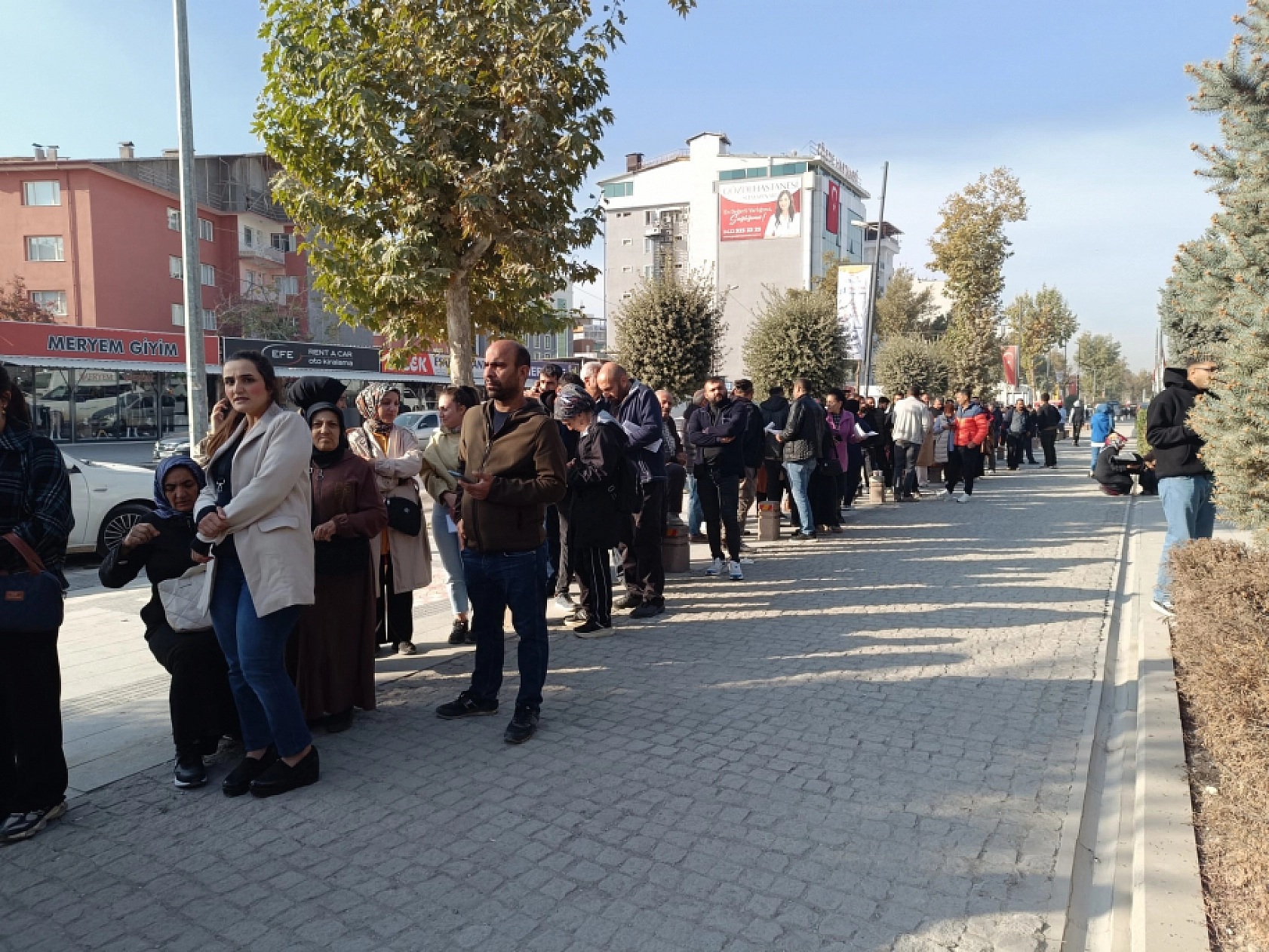 Başvurular Başladı: Malatya'da uzun kuyruklar oluştu….
