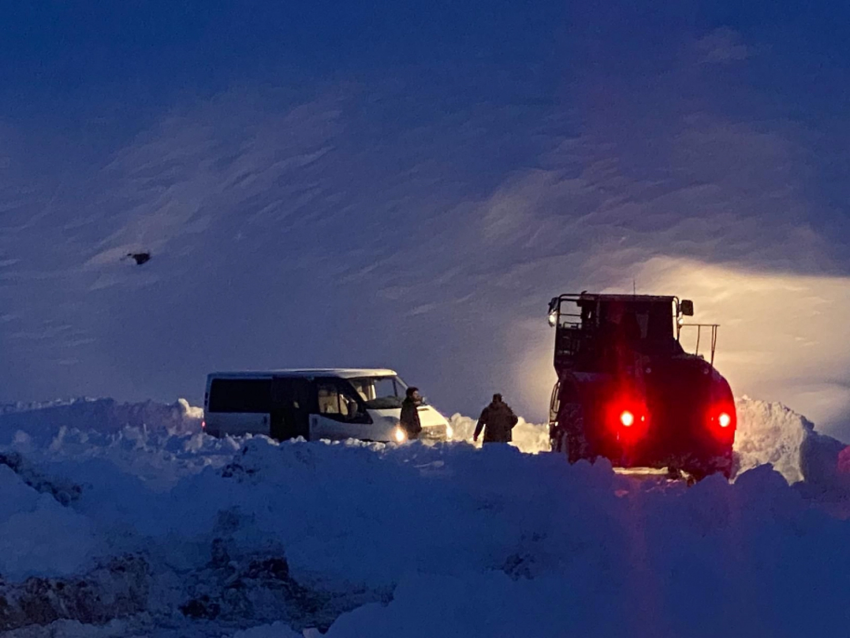 Malatya kar altında! 457 mahalle ile bağlantı kesildi!