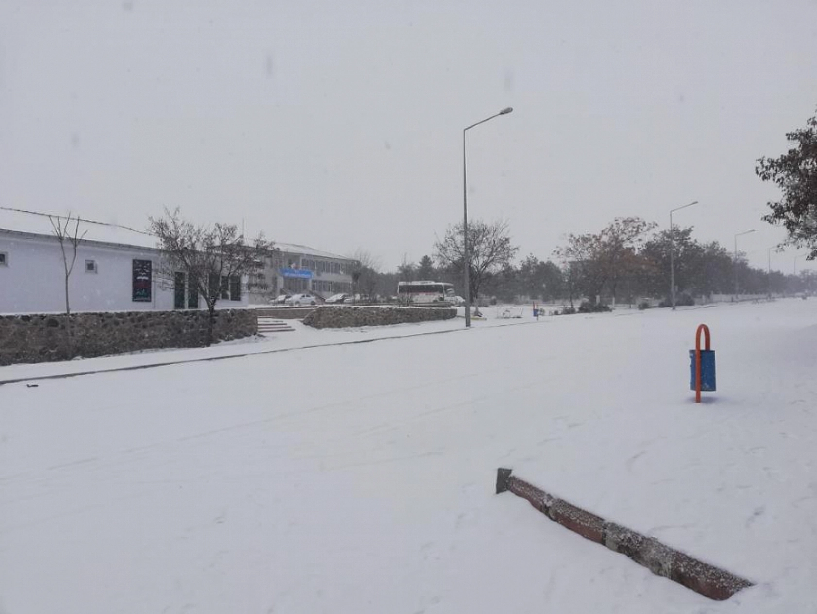Malatya'da kar kalınlığı yarım metreye ulaştı!