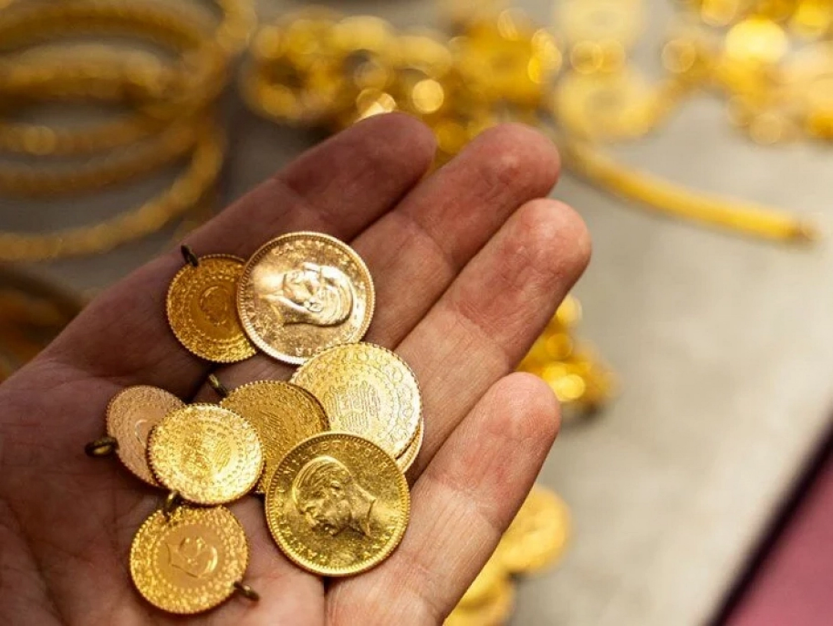 Malatya'da altın piyasası hareketli: Gram altın 4 bin 239 liraya yükseldi
