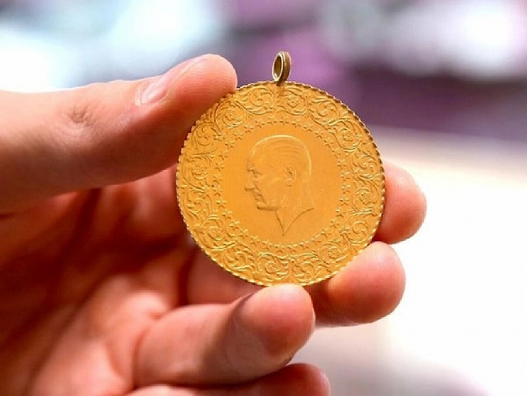 Altın fiyatlarında dalgalanma: Çeyrek ve gram altın fiyatları ne kadar oldu?