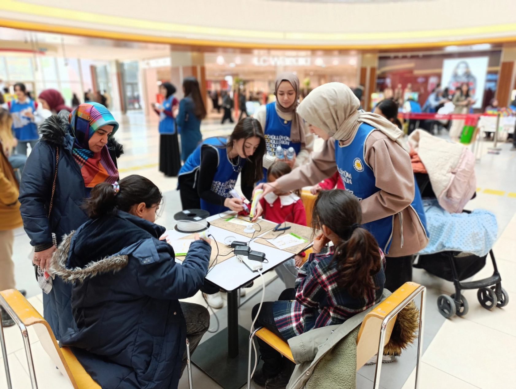 Malatya'da renkli sergi: Üreten çocuklar sahnedeydi….