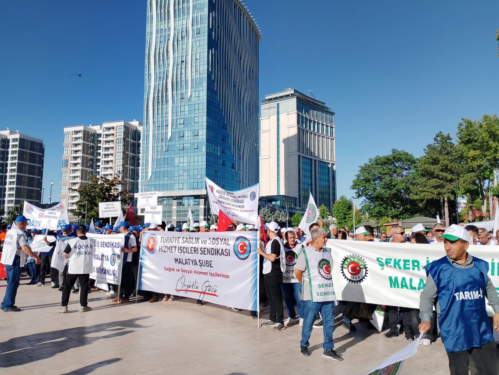 Malatya'da işçi sokağa indi: Geçinemiyoruz….!