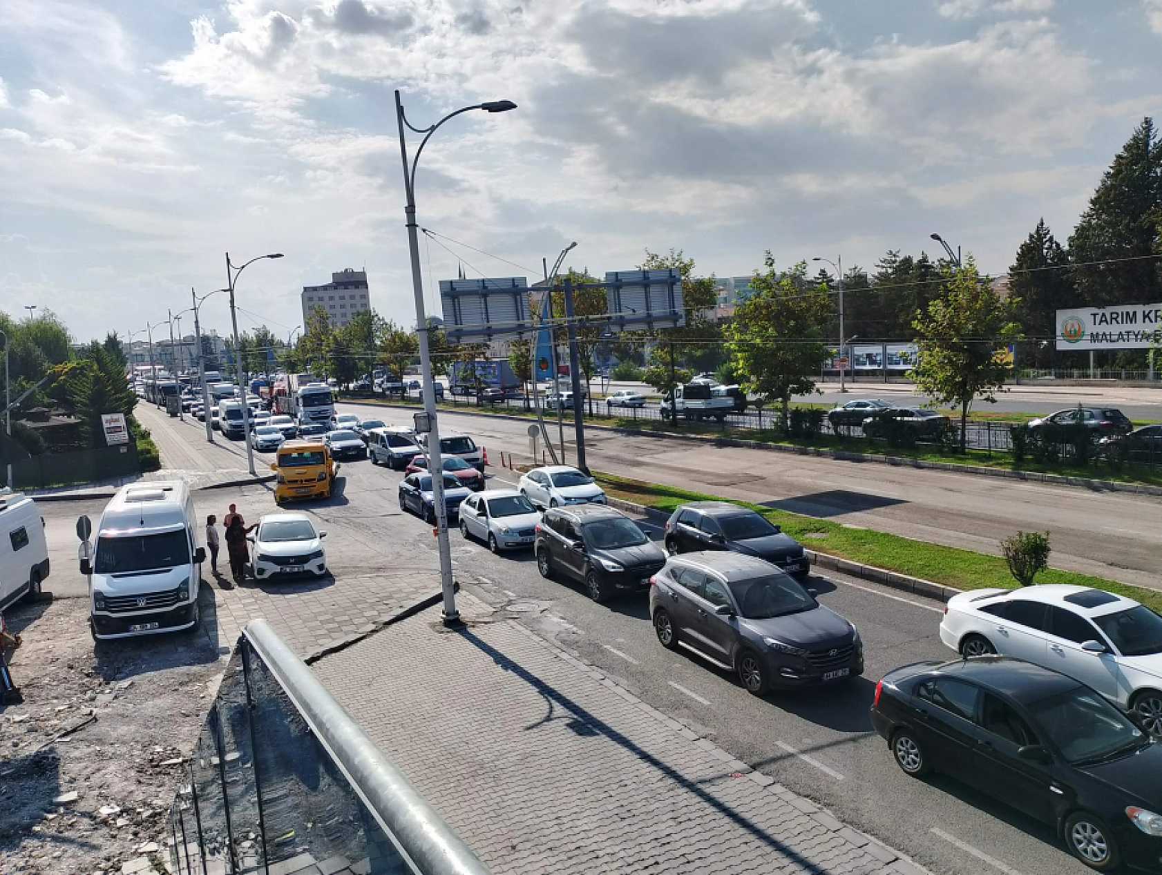 Malatya'da Çevre Yolu Kabusu: Trafik Kilitlendi, Ambulans Geçemedi!