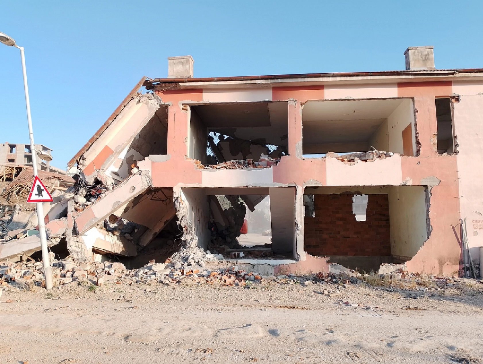 Malatya'da Tarihi Yapılar Siliniyor: 70 Yıllık Hafıza Sona Eriyor…