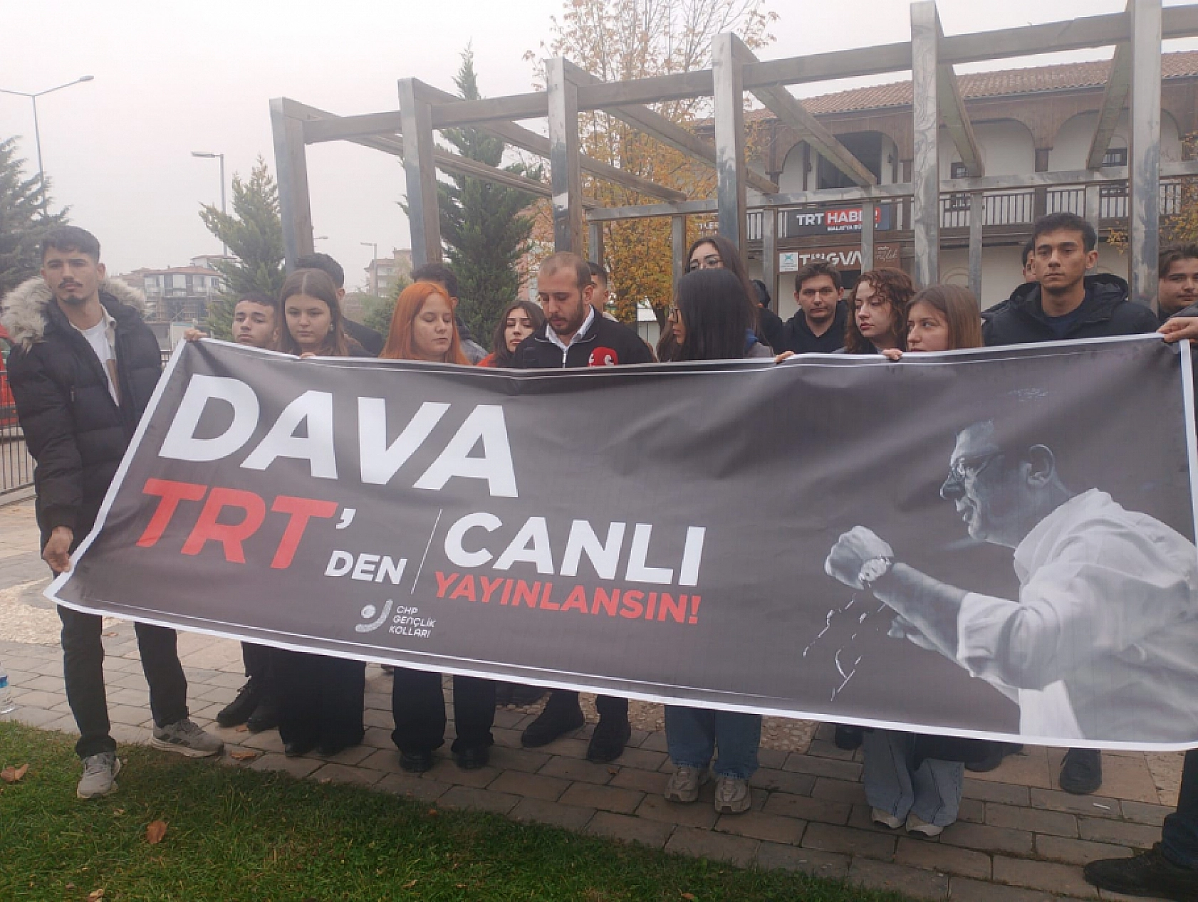 TRT'ye çağrı: Canlı yayınlansın