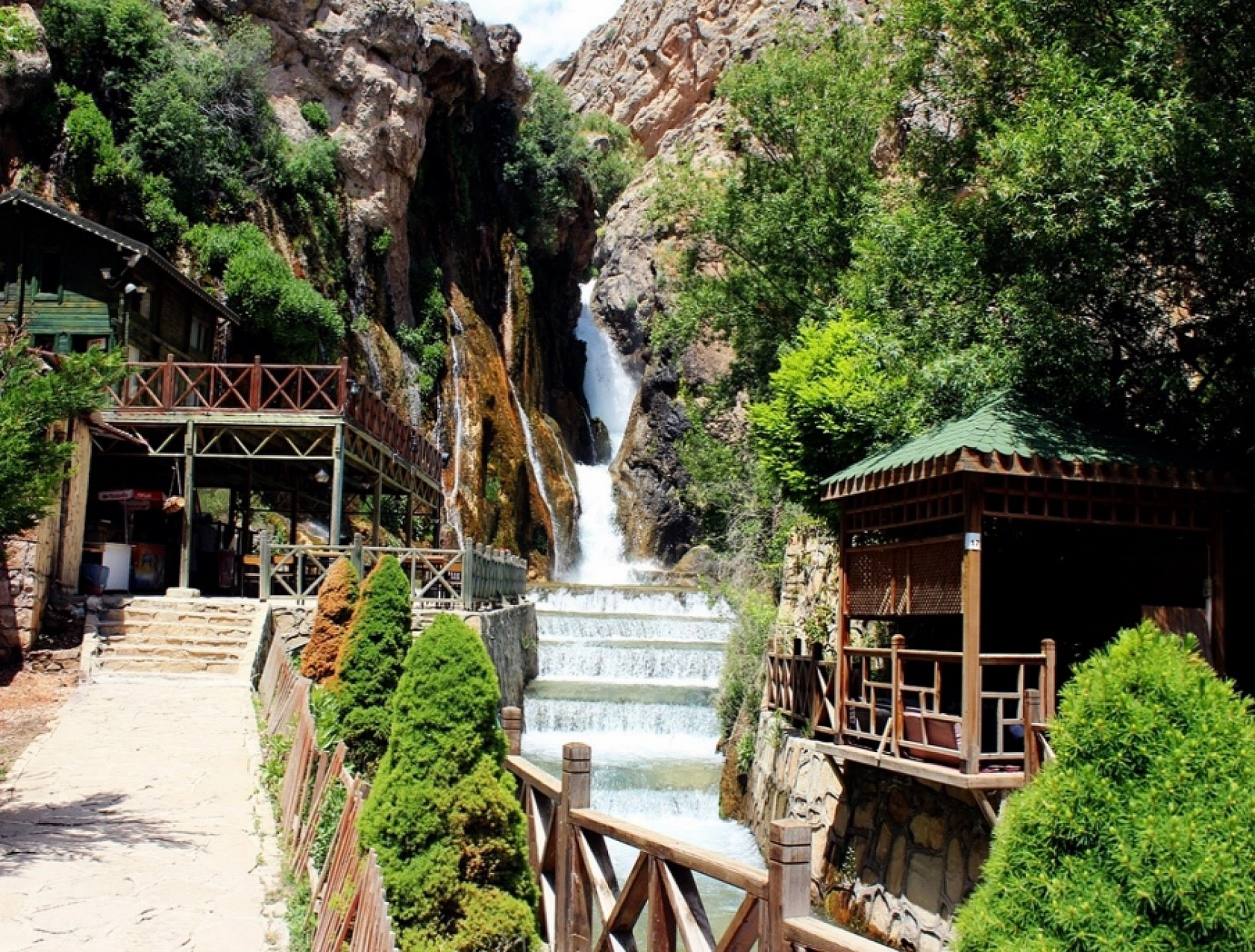 Malatya'da Artan Sıcaklıklara Karşı Serin Bir Kaçış: İşte Şehrin En Güzel Piknik Alanları!