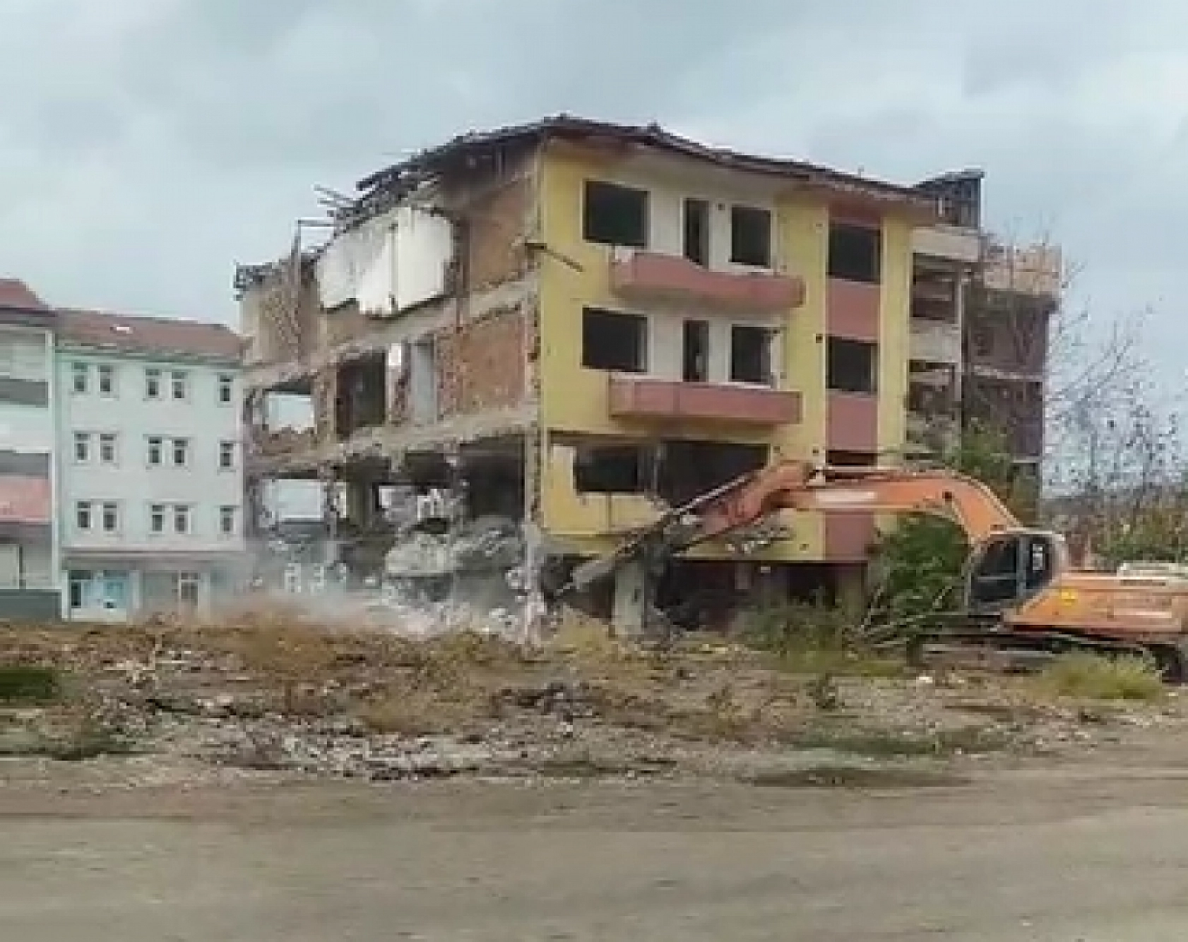 Malatya'da O Mahallede Değişim Başlıyor! İlk Yıkım Tamamlandı...