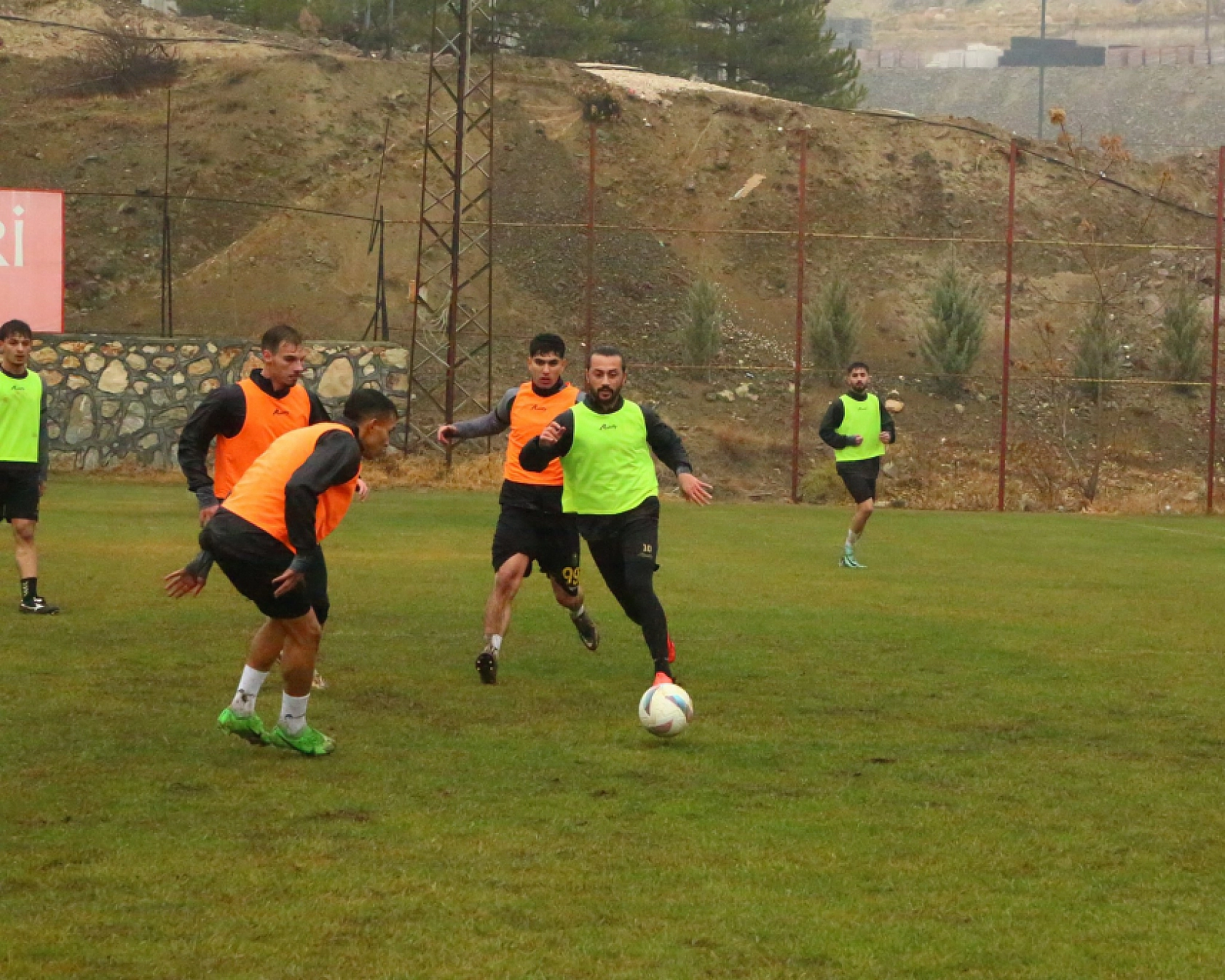 Malatyaspor Yağmur Altında Çalıştı!