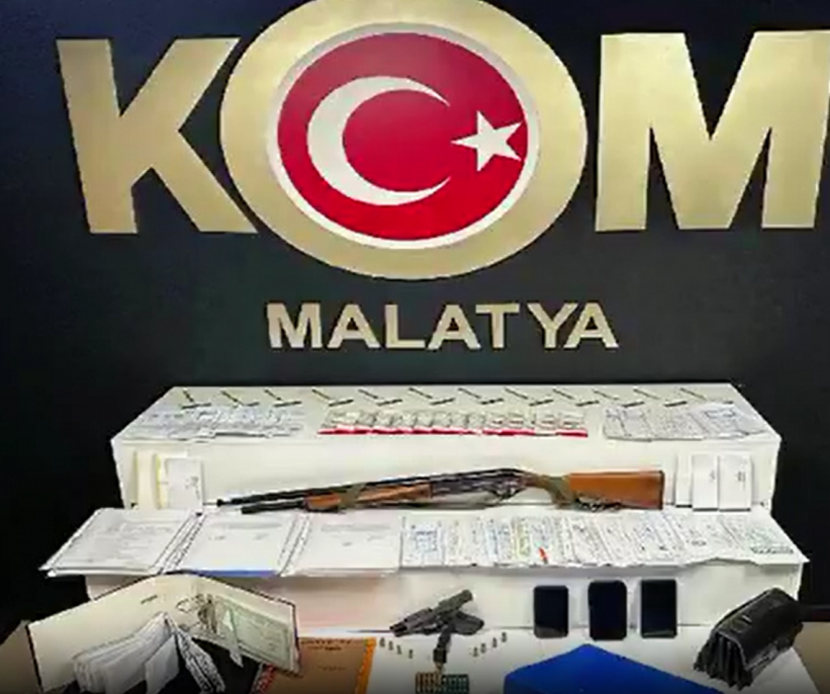 Malatya'da tefecilere operasyon: Çok sayıda fişek ve evrak ele geçirildi