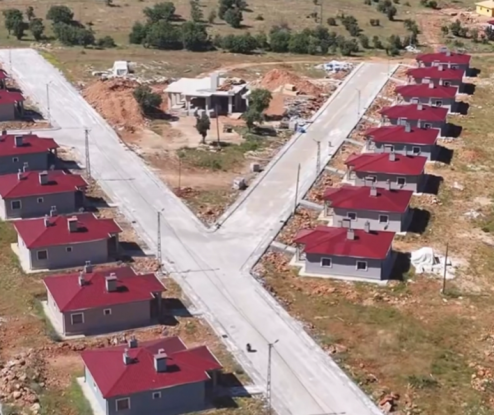 Vali Seddar müjdeyi verdi: 83 konut teslim edilecek!